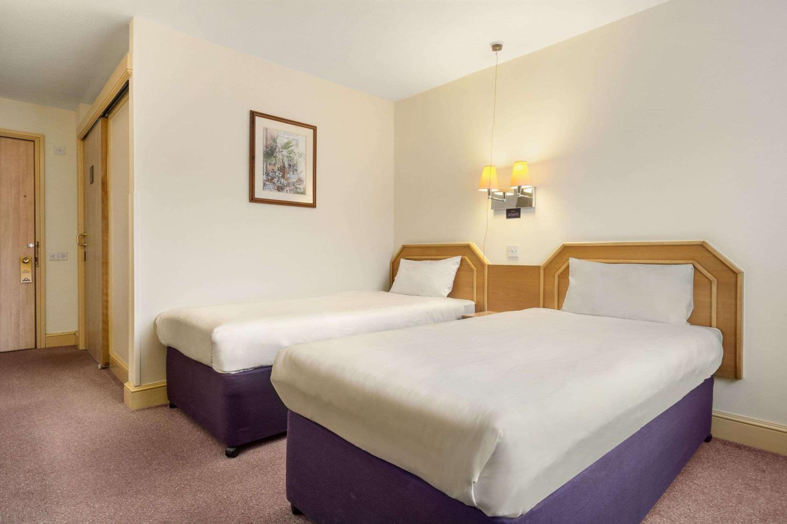 Twin Room - Photo 2