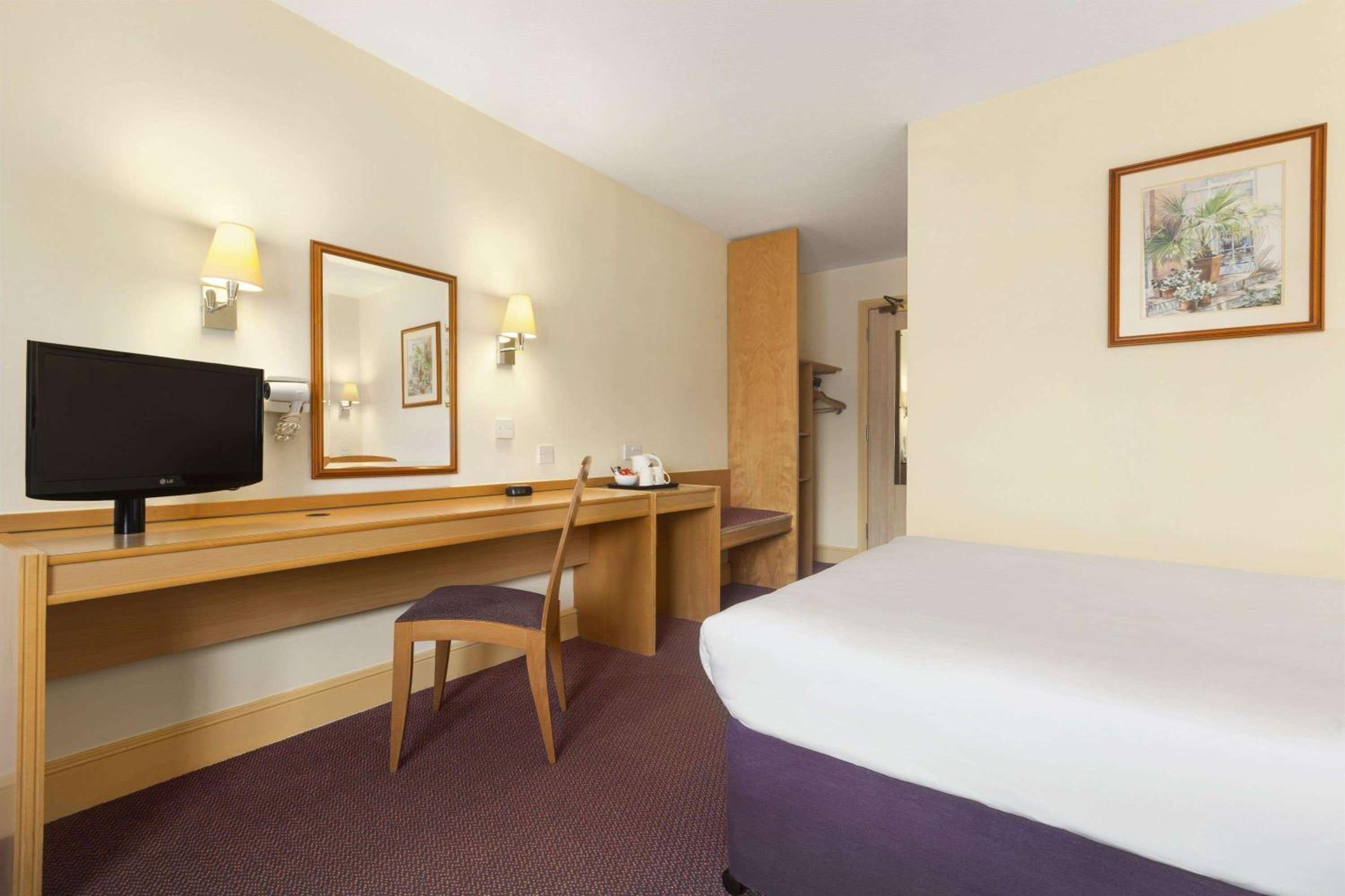 Double Room with Two Double Beds - Photo 2