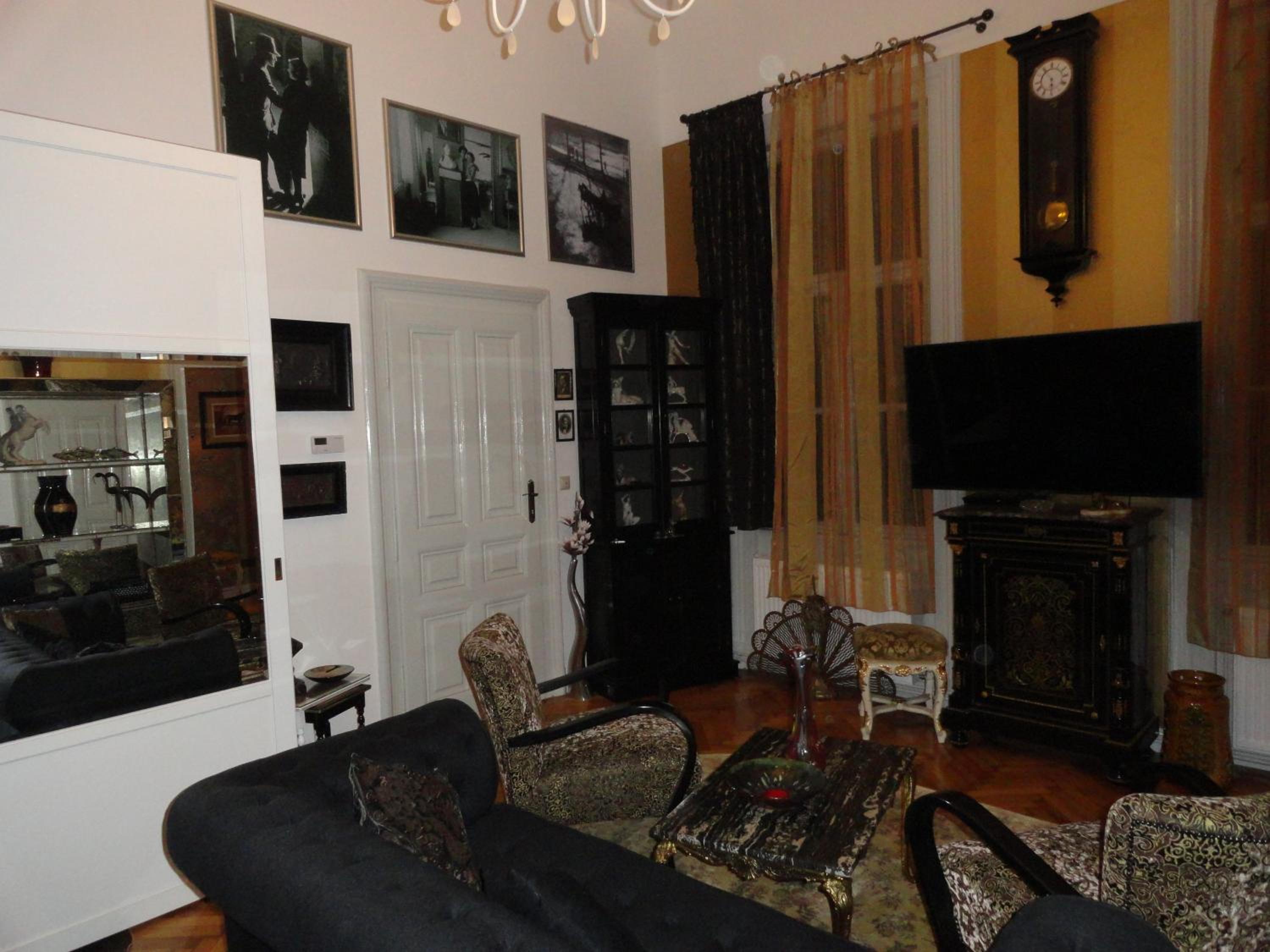 Two-Bedroom Apartment - Photo 165
