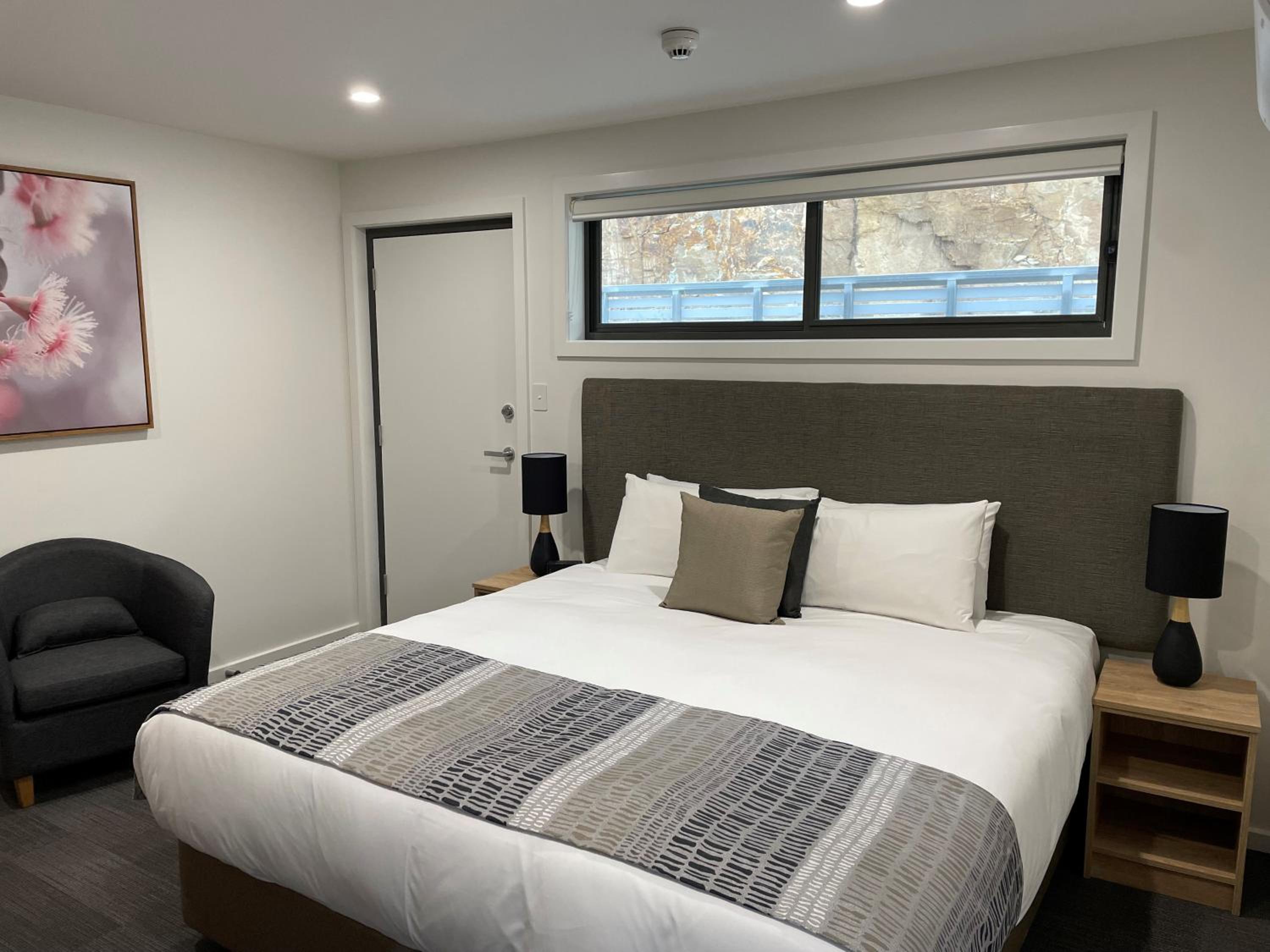 Deluxe King Room - Photo 1