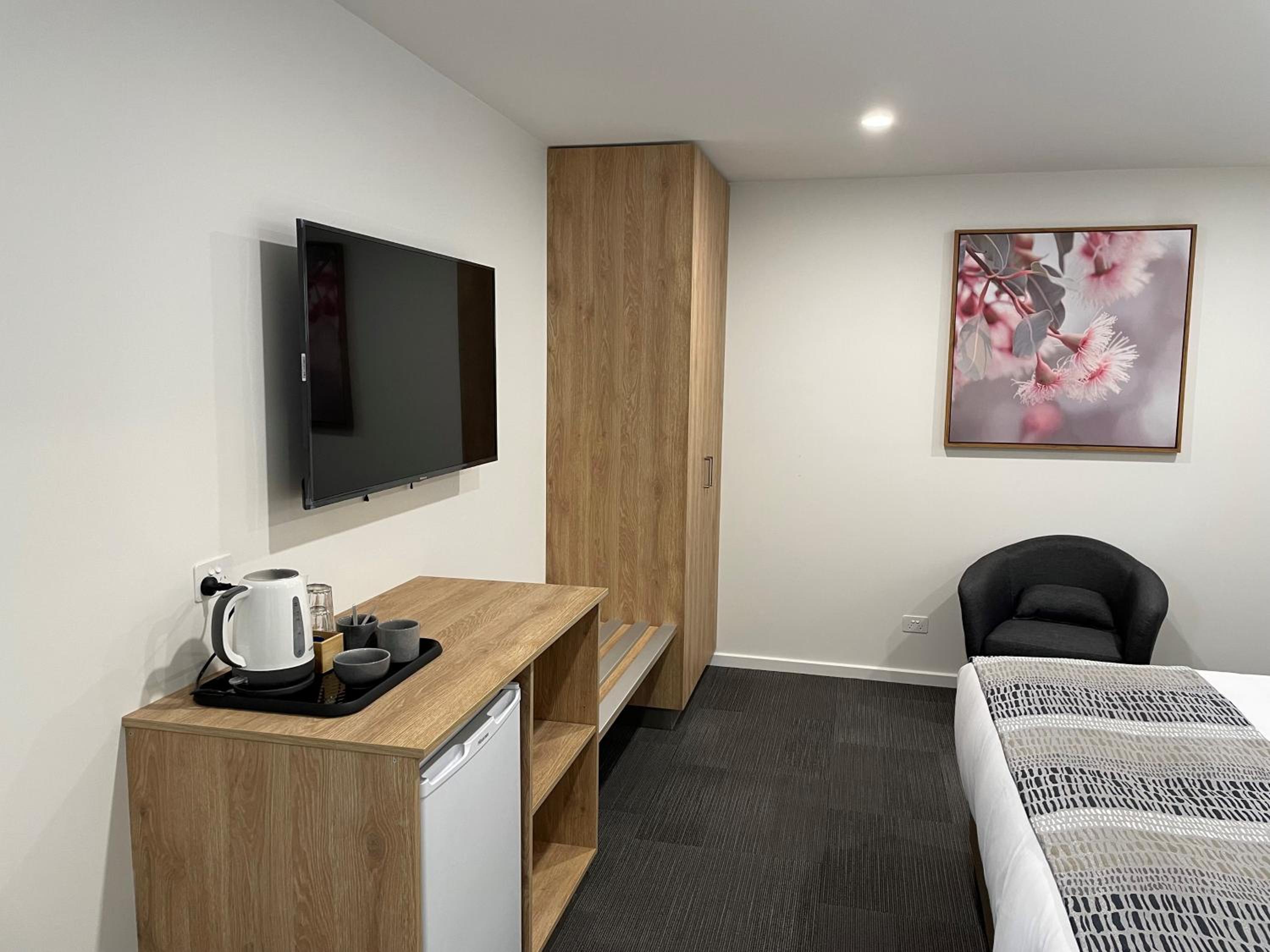 Deluxe King Room - Photo 6