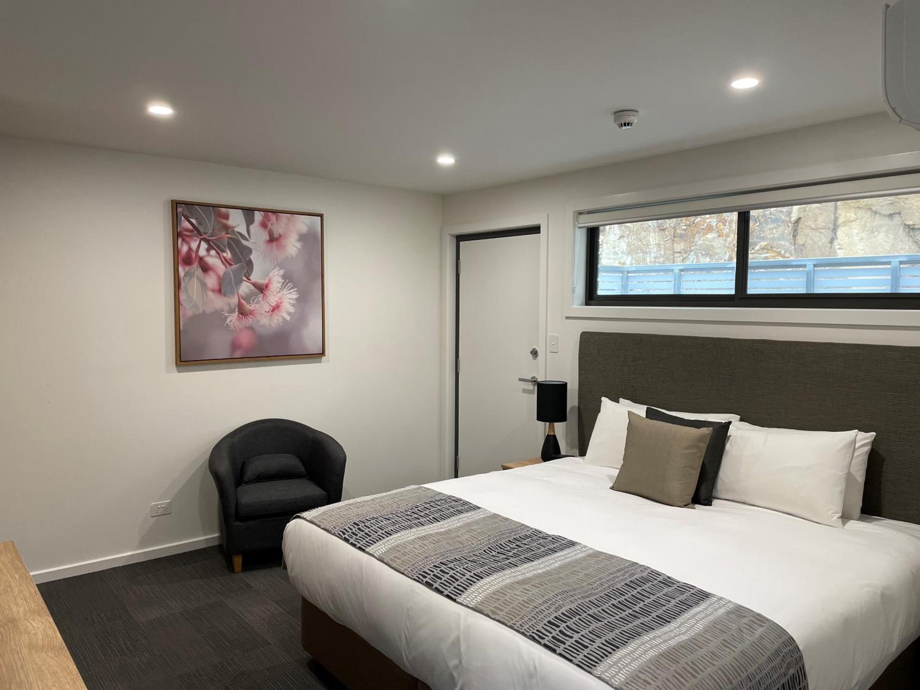 Deluxe King Room - Photo 3
