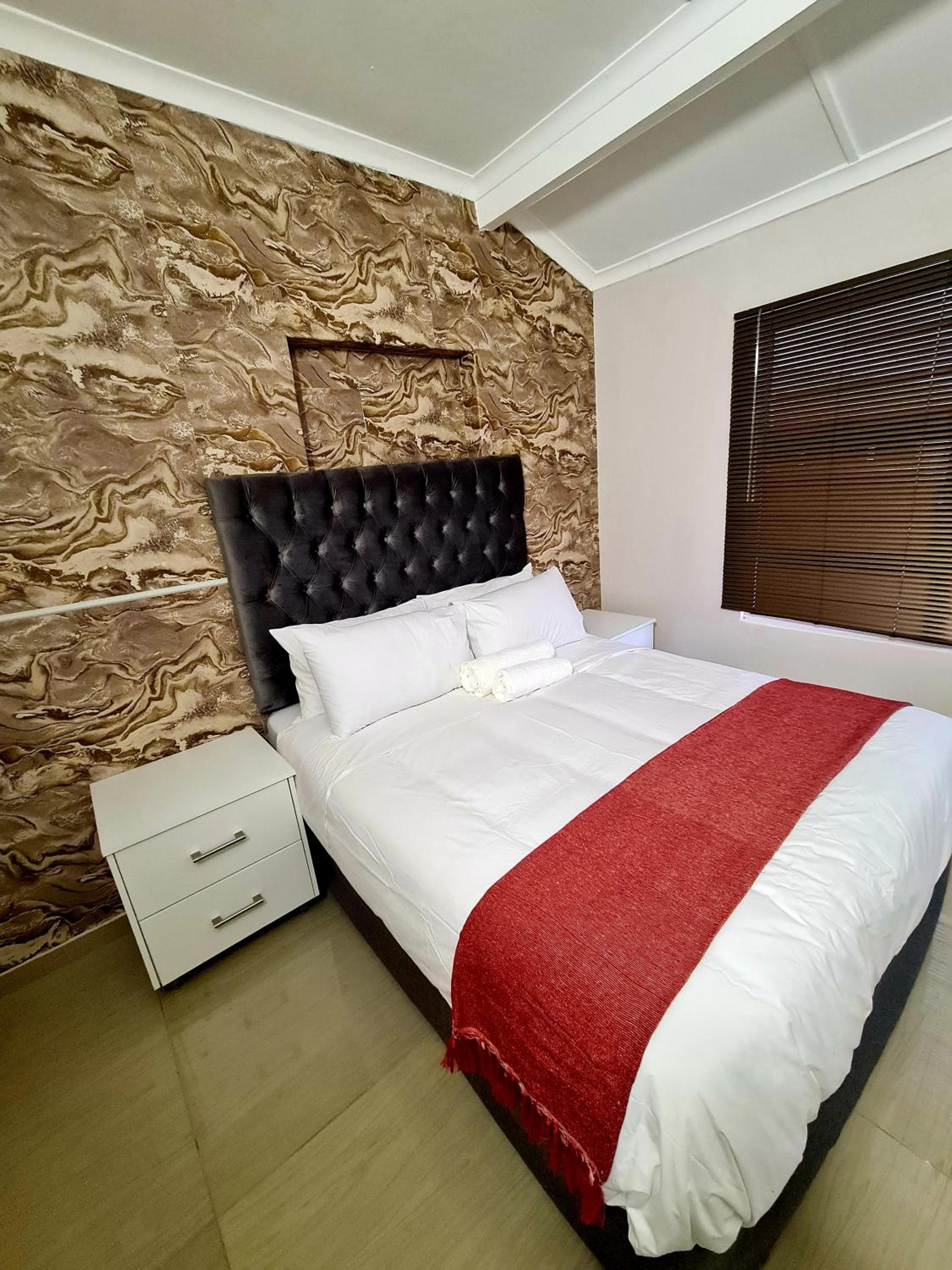 Deluxe Queen Room - Photo 1