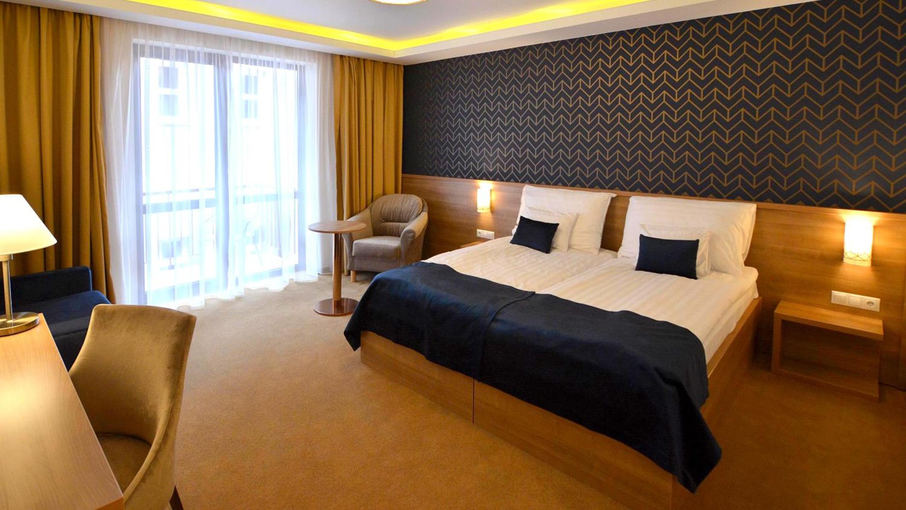 Deluxe Double Room with Balcony - Photo 2