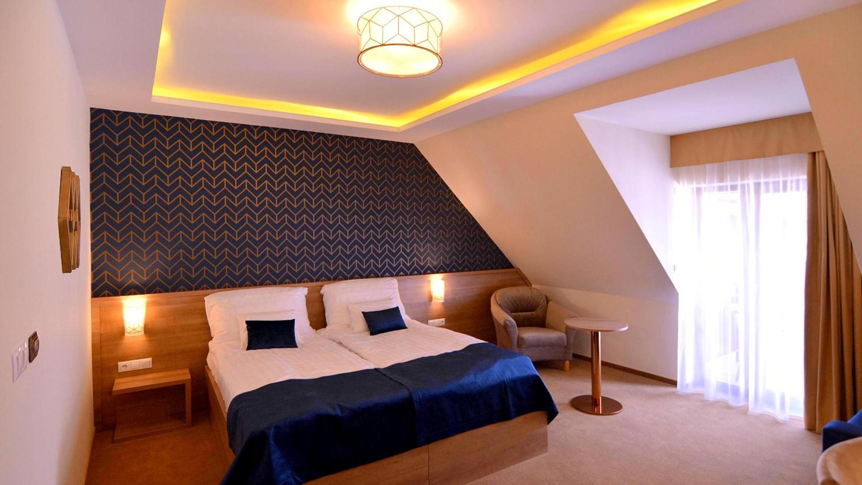Deluxe Double Room with Balcony - Photo 3