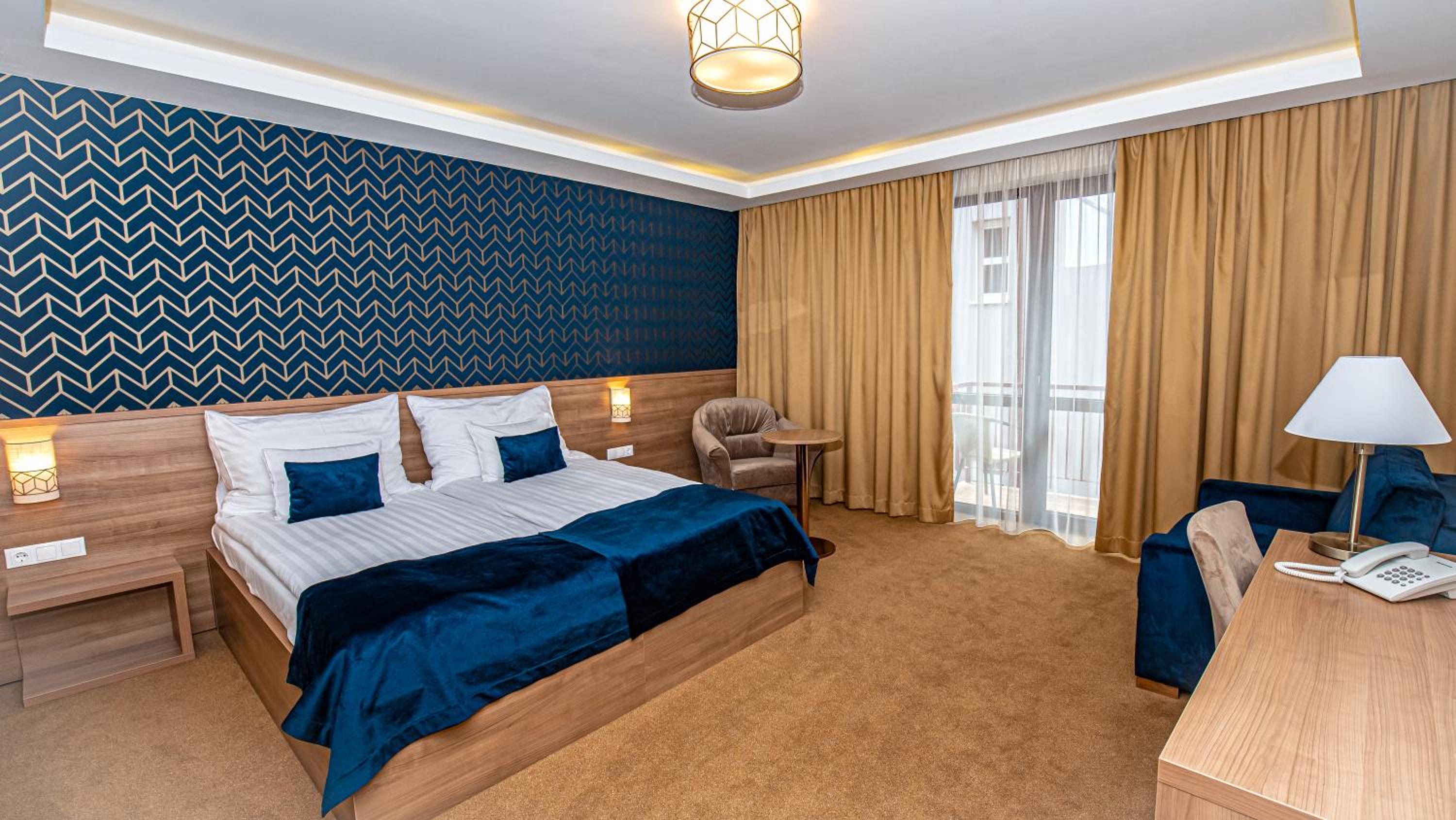 Deluxe Double Room with Balcony - Photo 1