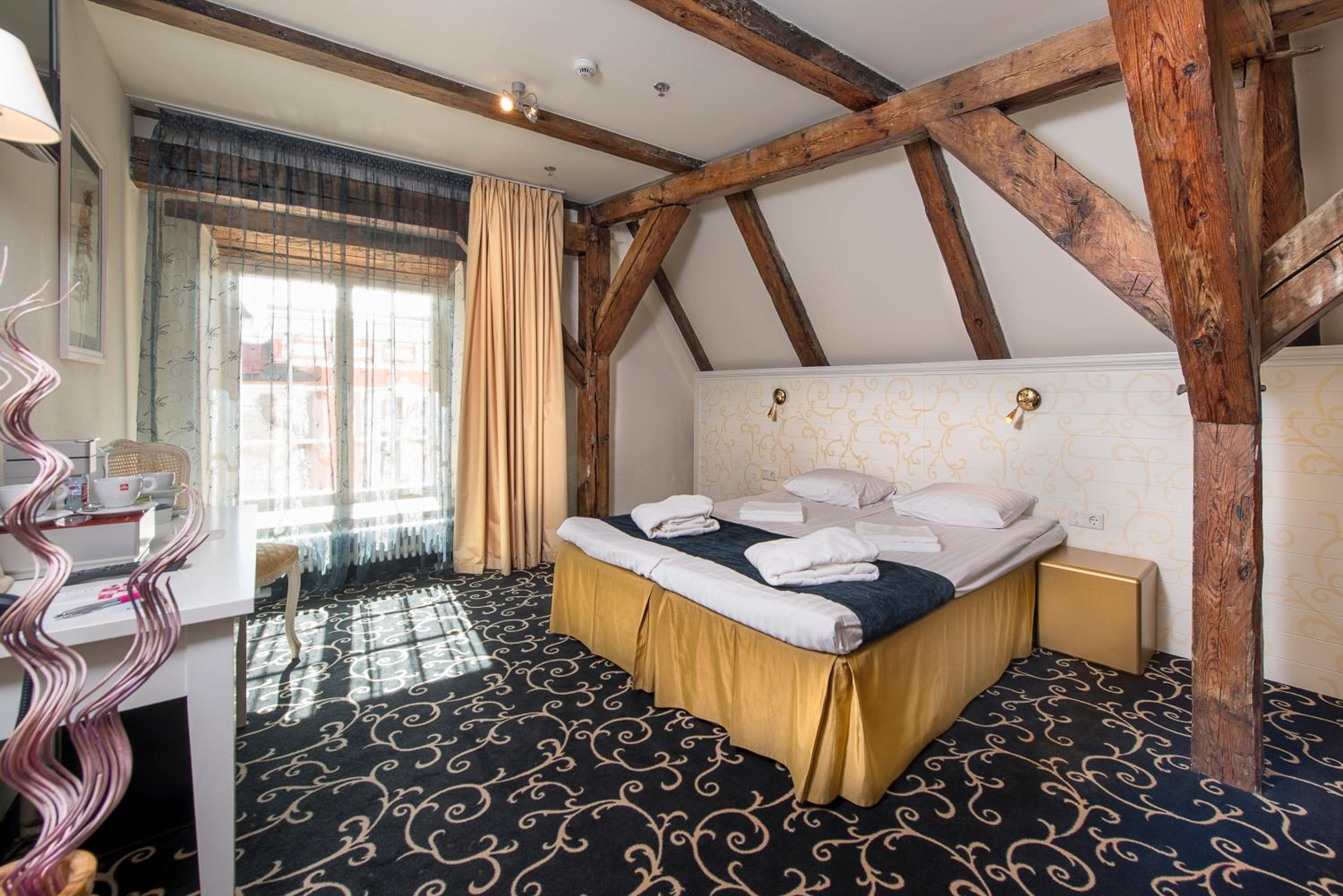Deluxe Double Room - Attic with Free Parking - Photo 7