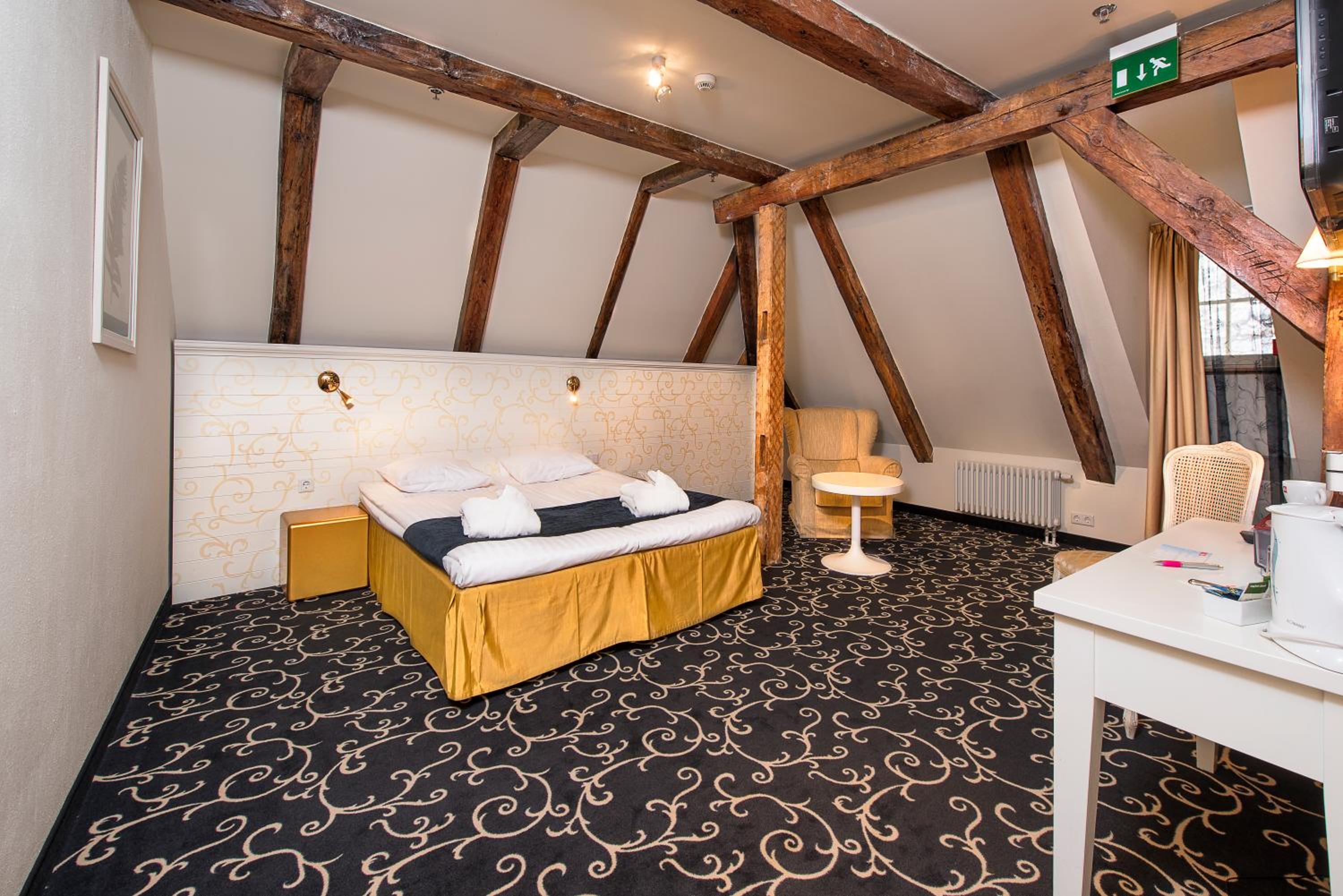 Deluxe Double Room - Attic with Free Parking - Photo 16