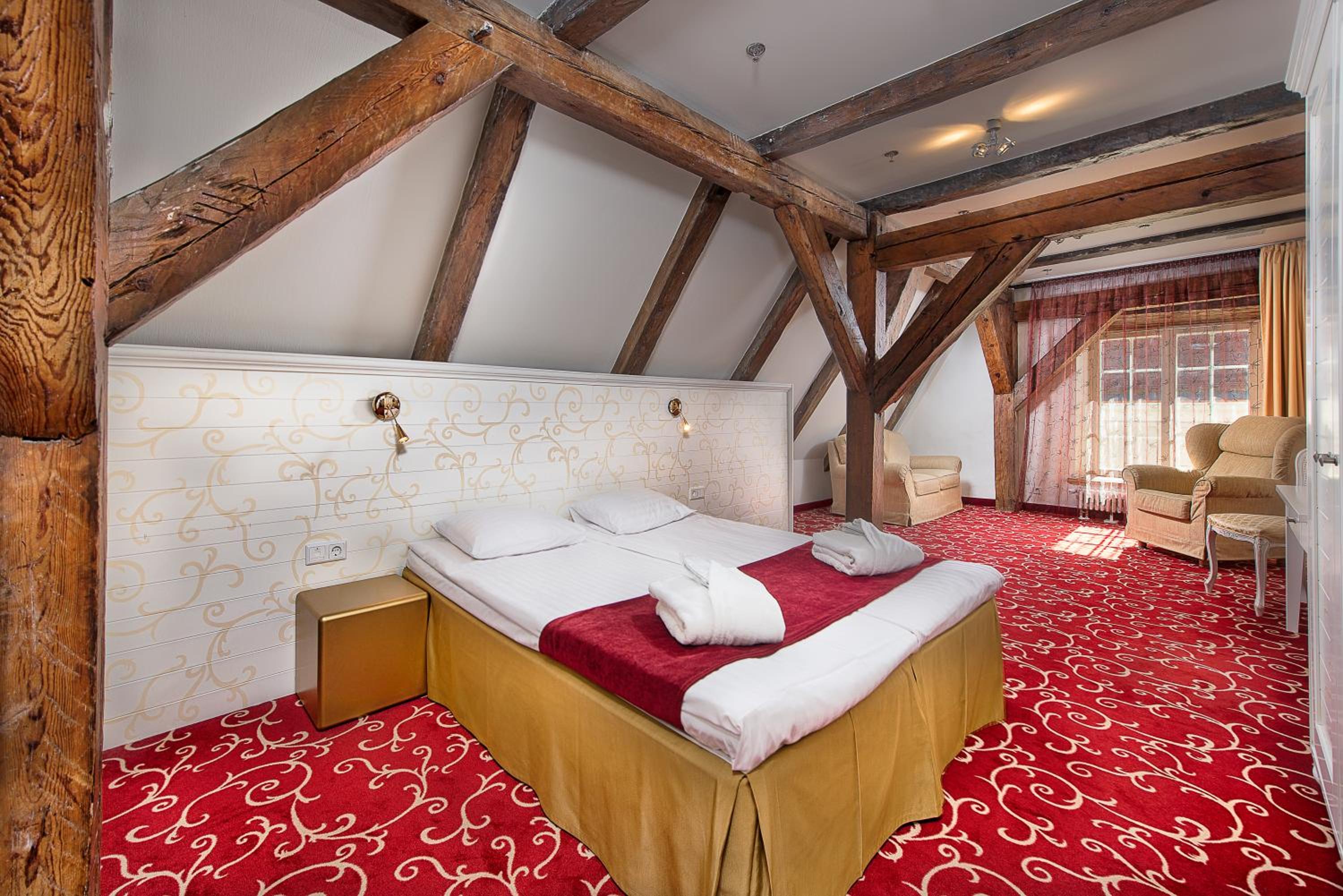 Deluxe Double Room - Attic with Free Parking - Photo 1