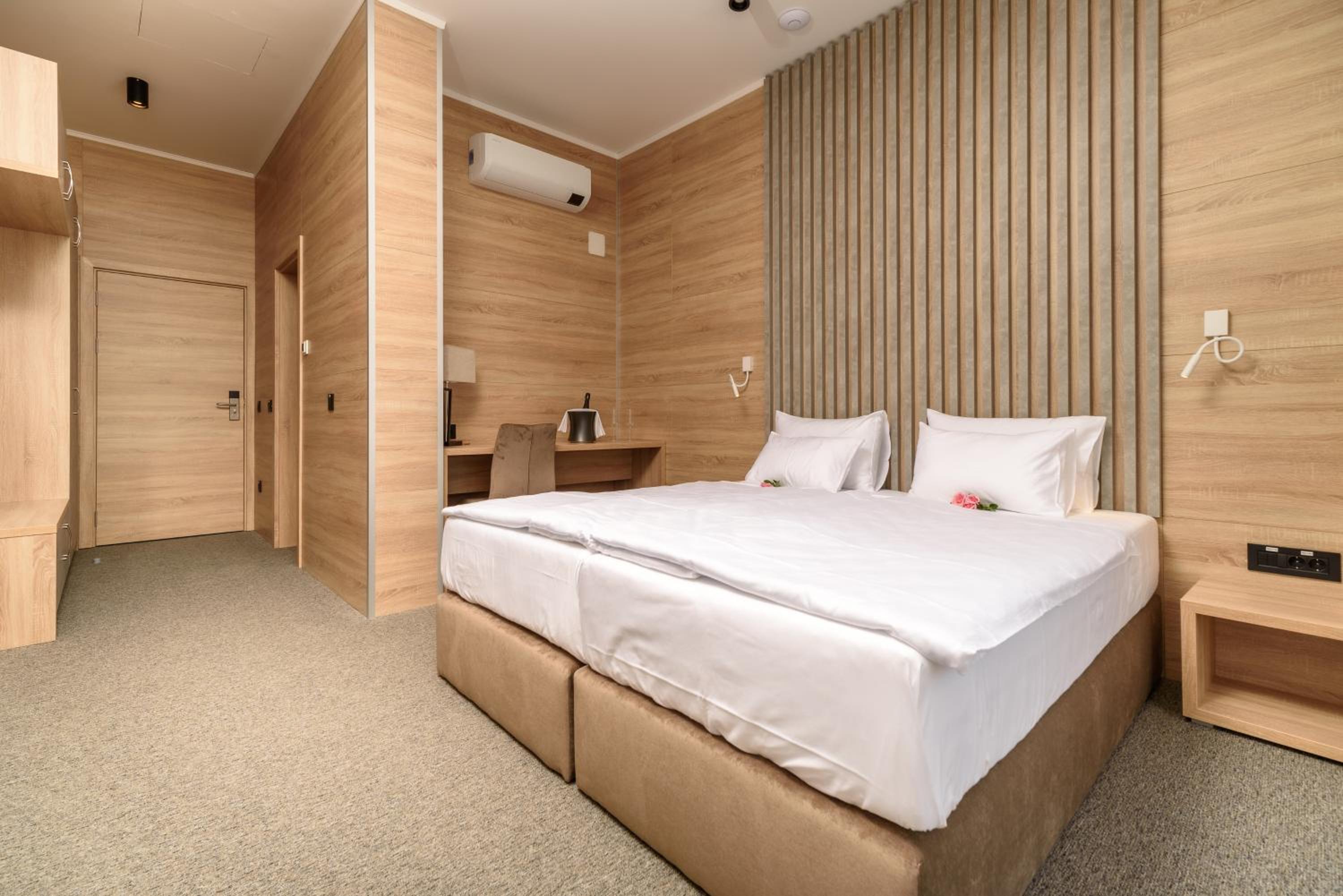 Deluxe Double or Twin Room with Balcony photo 1