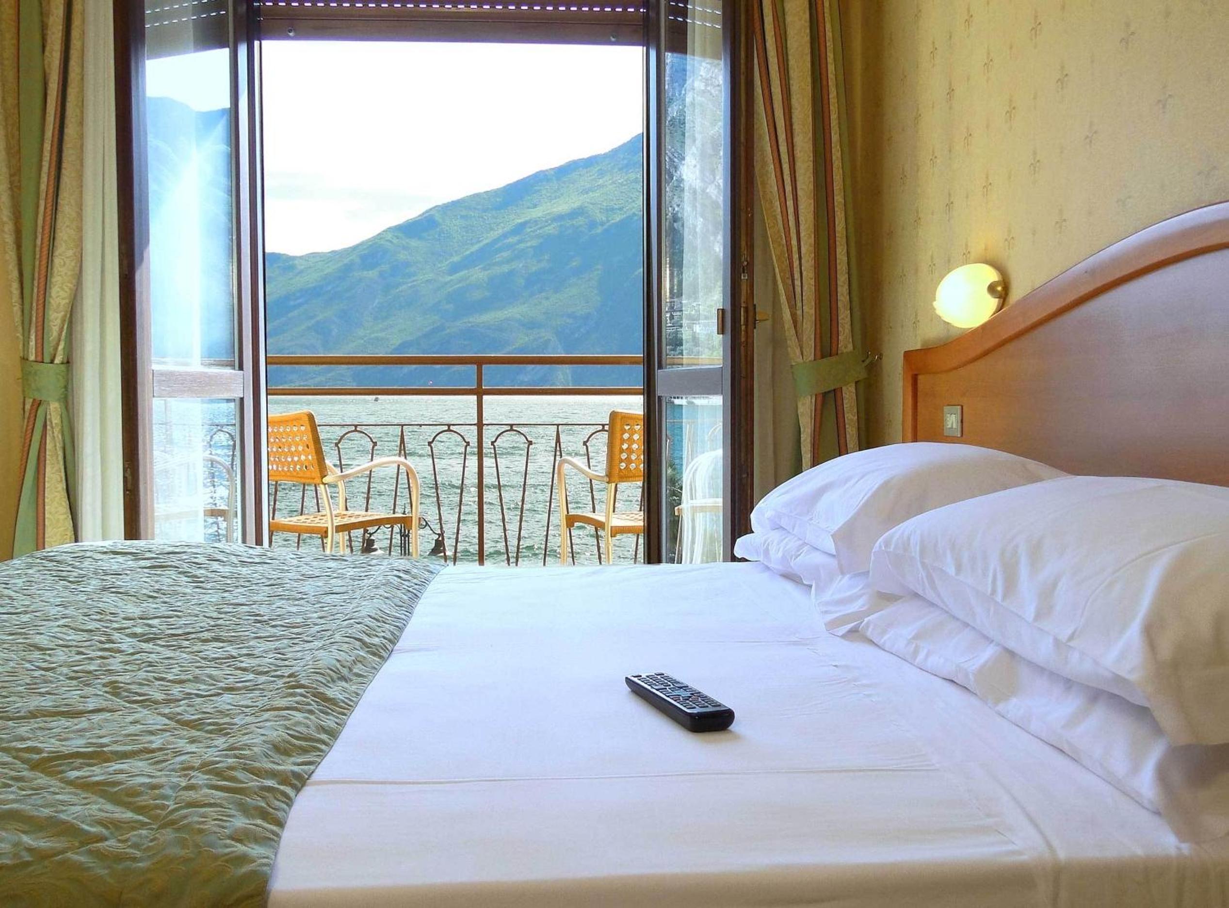 Single Room with Lake View NO FREE PARKING photo 1