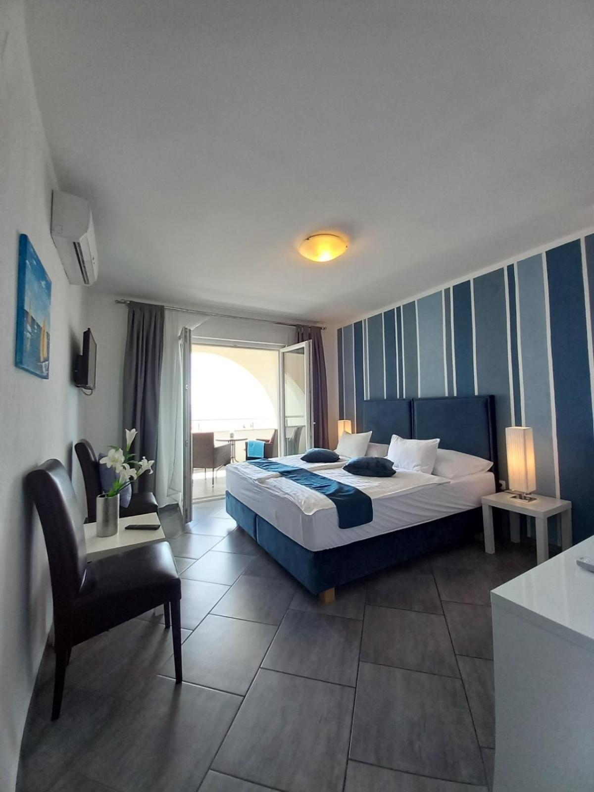 Deluxe Double Room with Balcony and Sea View
