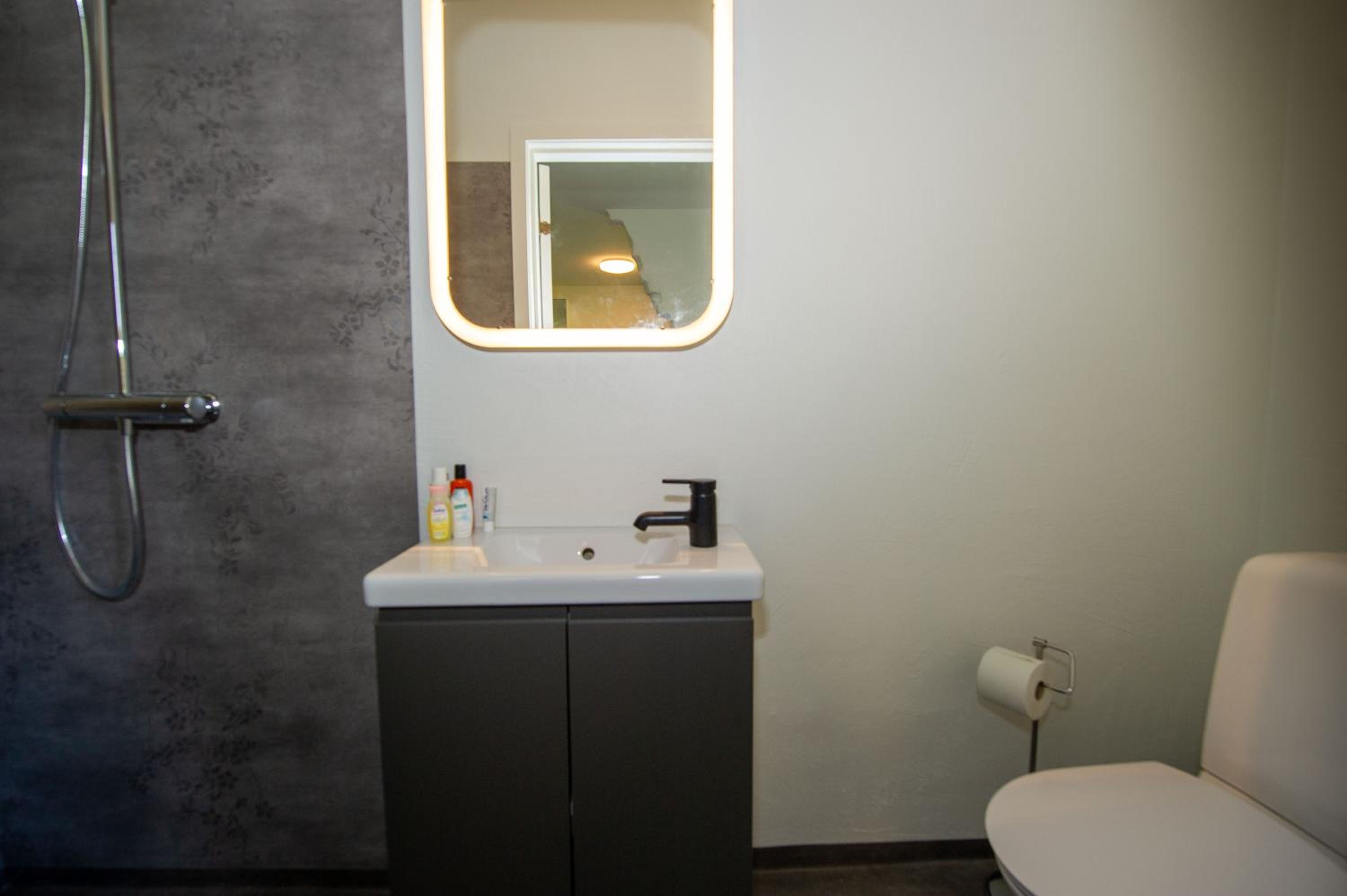 Studio - Photo 1