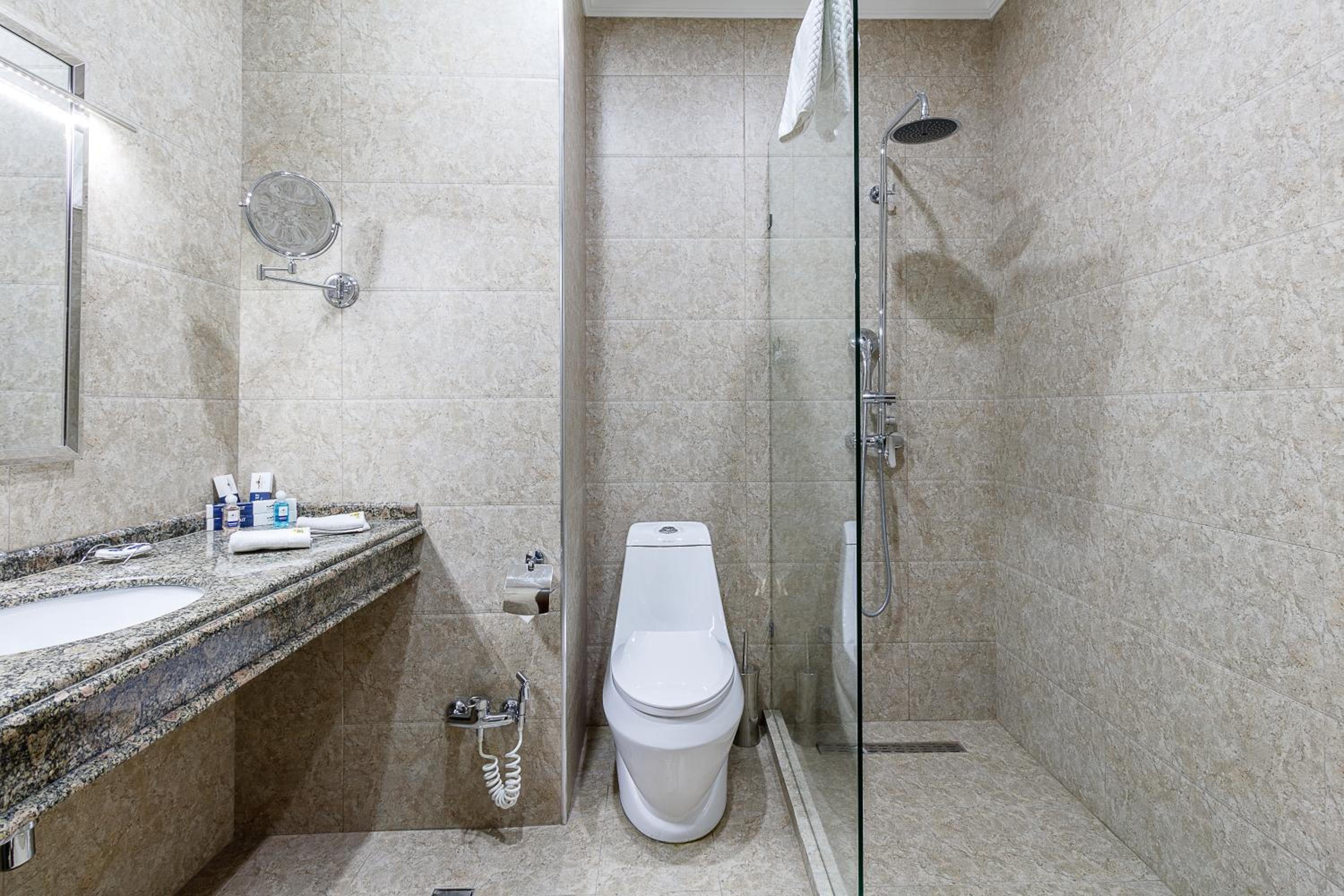 Standard Double or Twin Room - Photo 9
