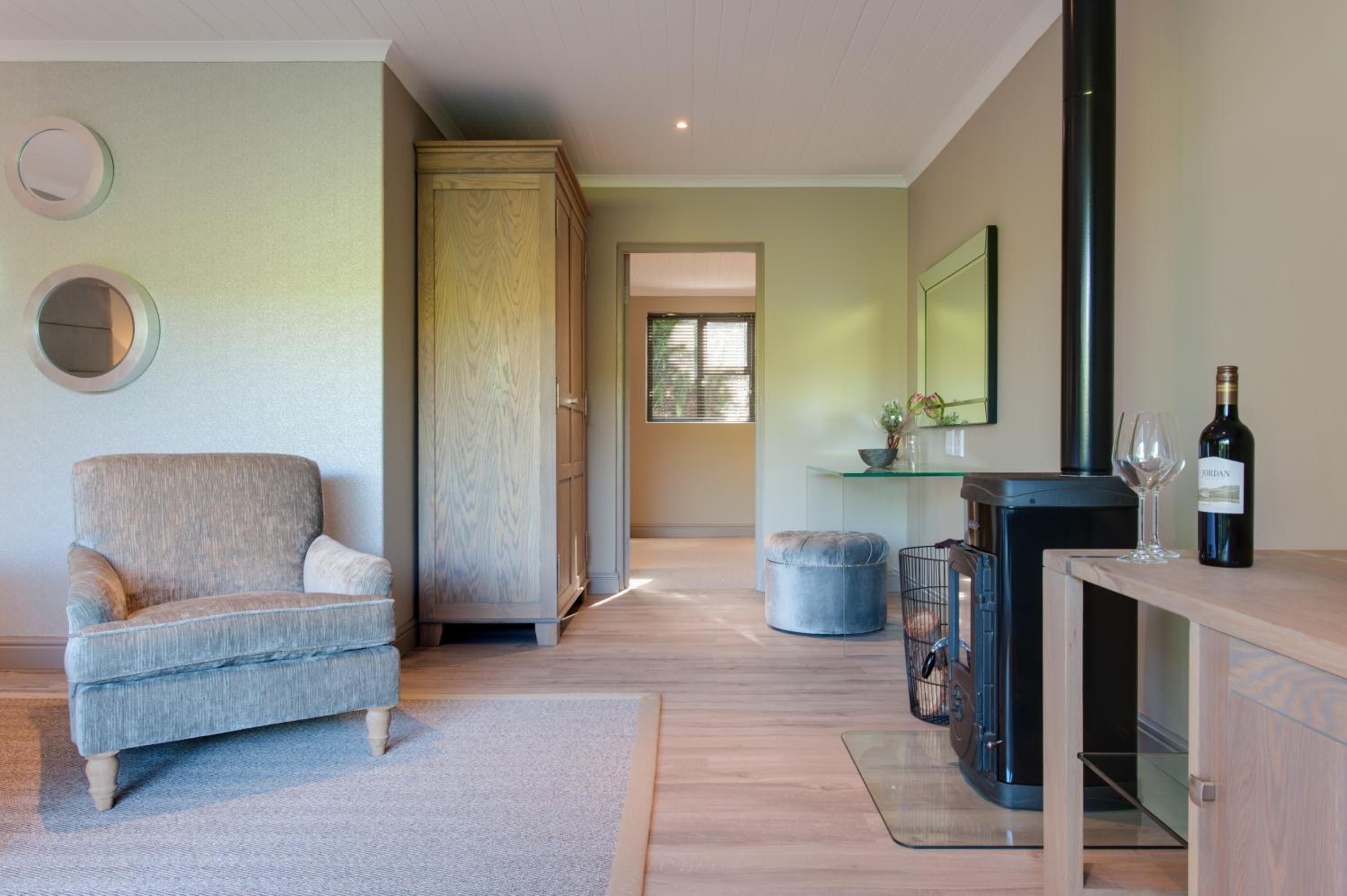 Deluxe King Room - Photo 5