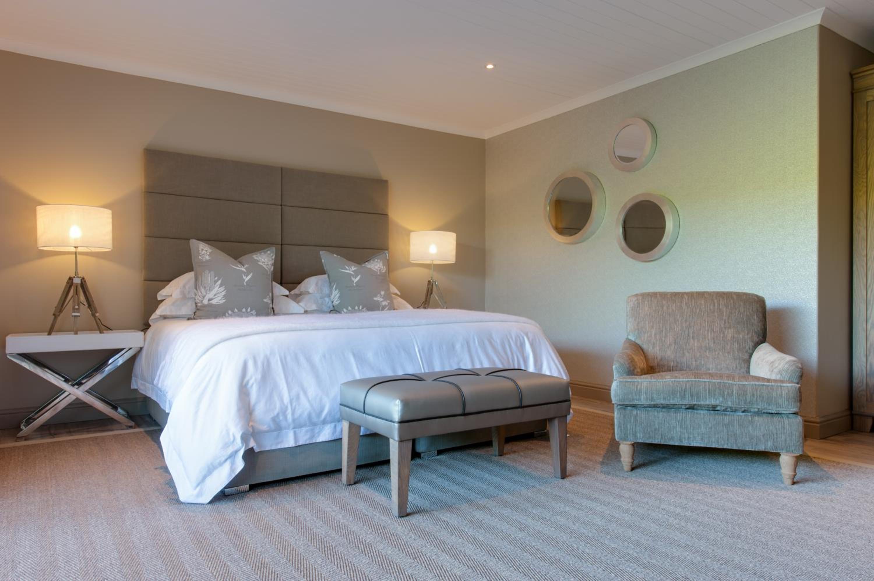 Deluxe King Room - Photo 6