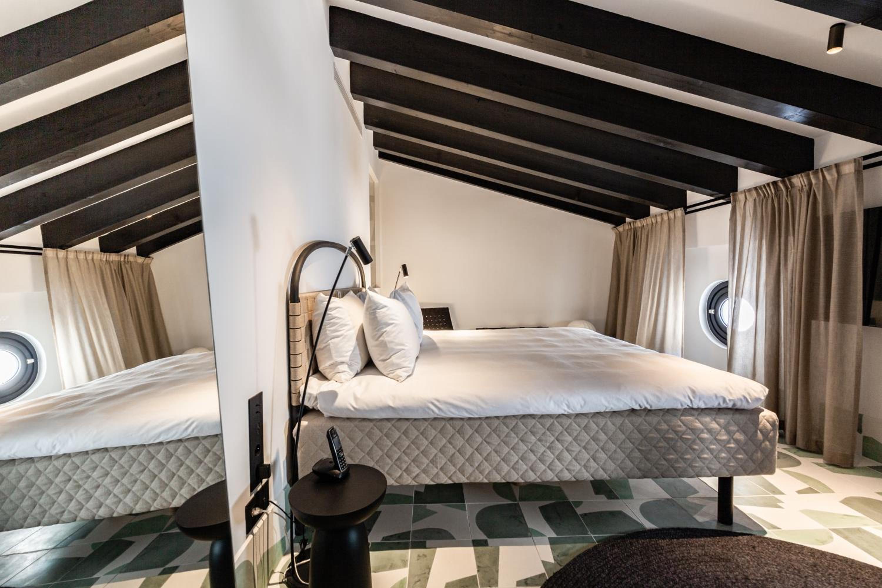 Double Attic Room - Photo 1