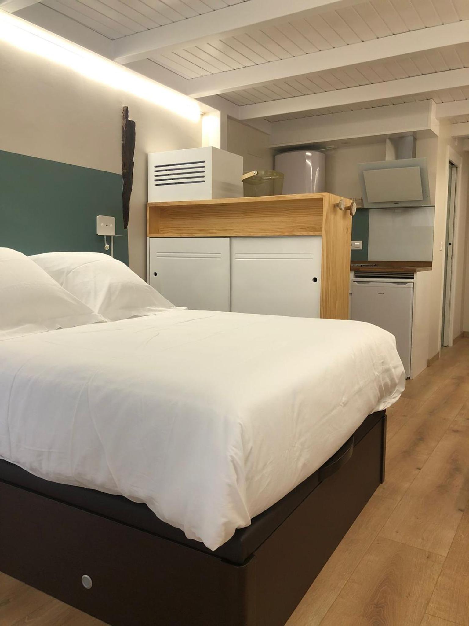 One-Bedroom Apartment - Photo 27