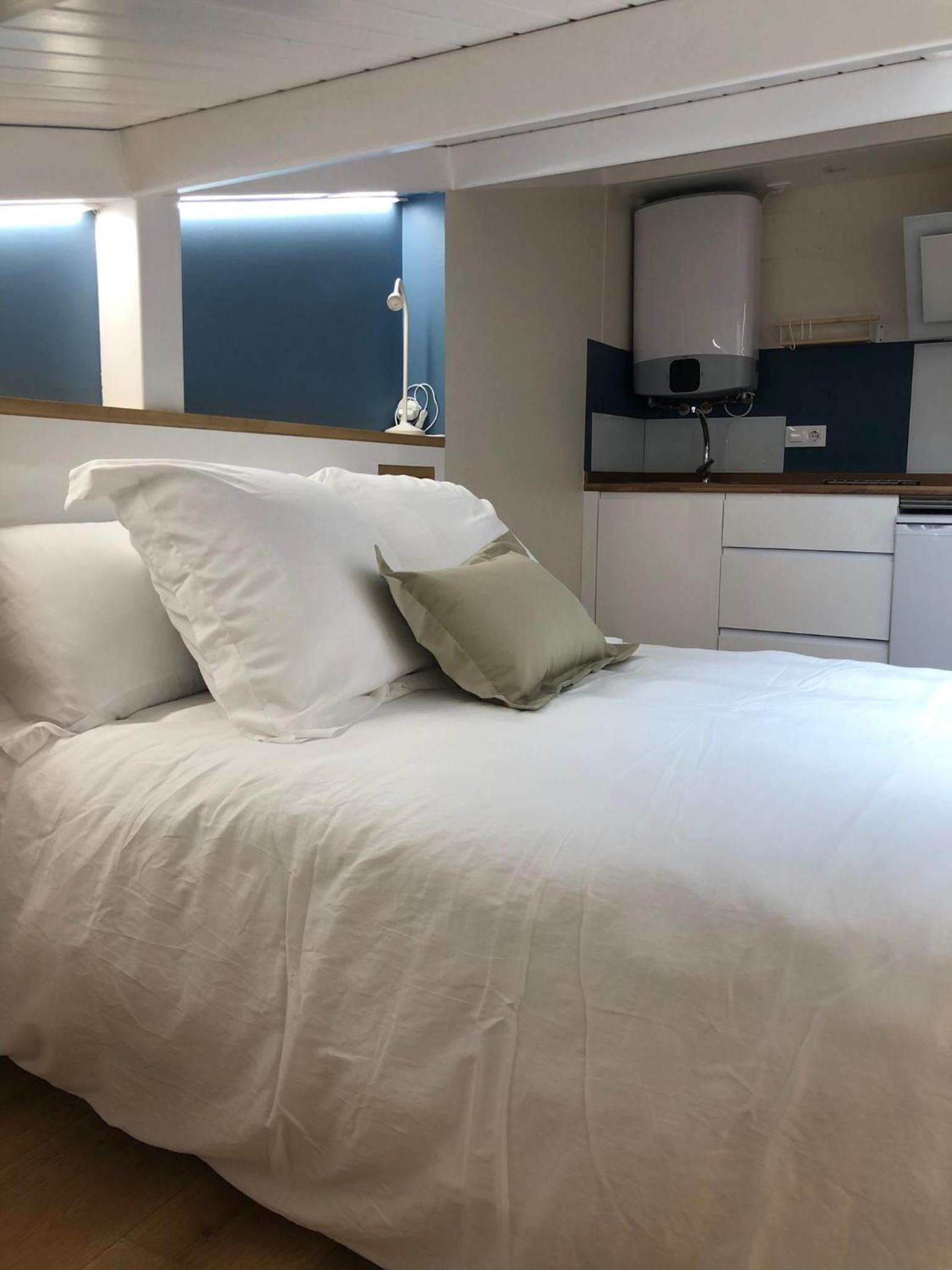One-Bedroom Apartment - Photo 4