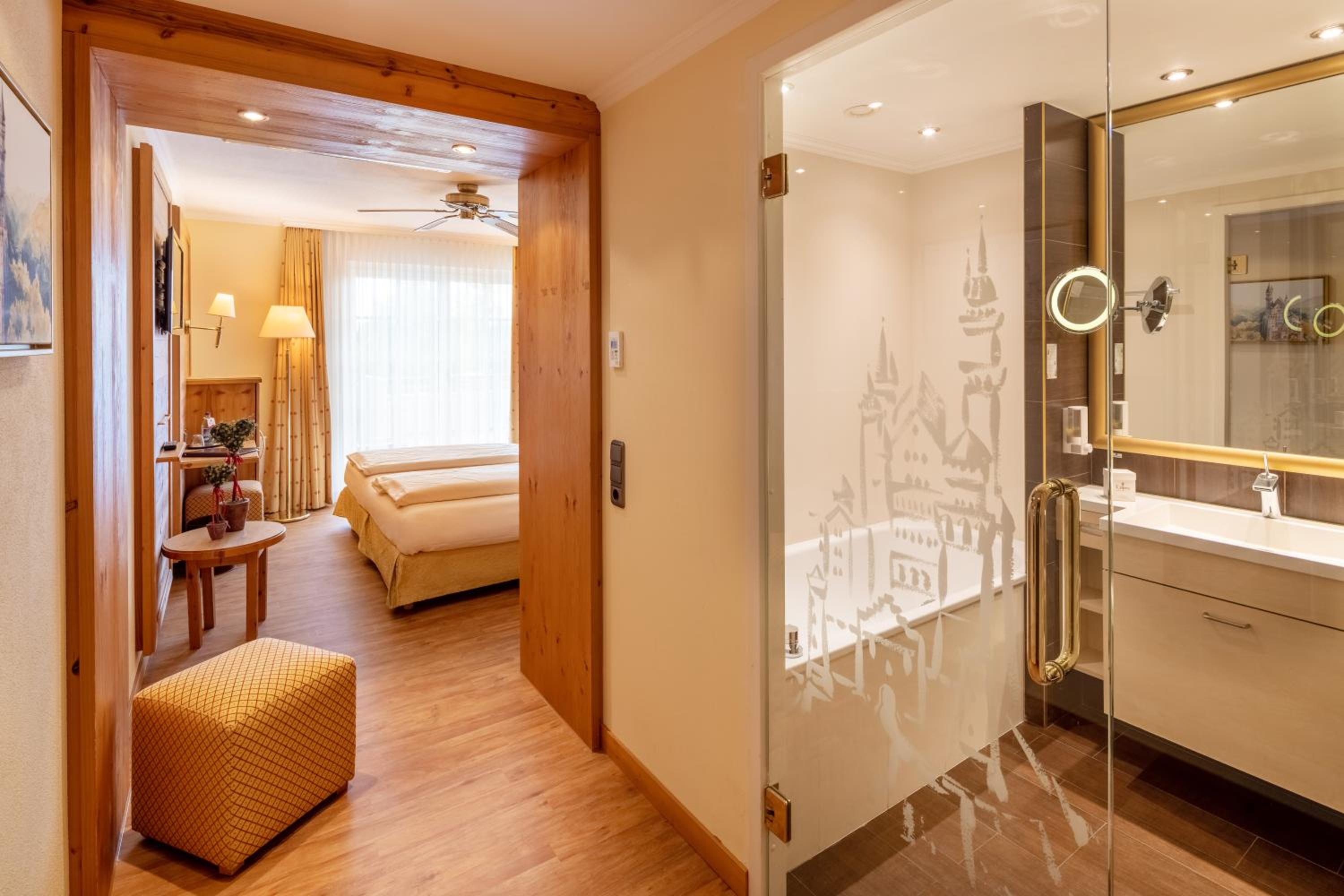 Comfort Double Room with Balcony - Linderhof photo 2