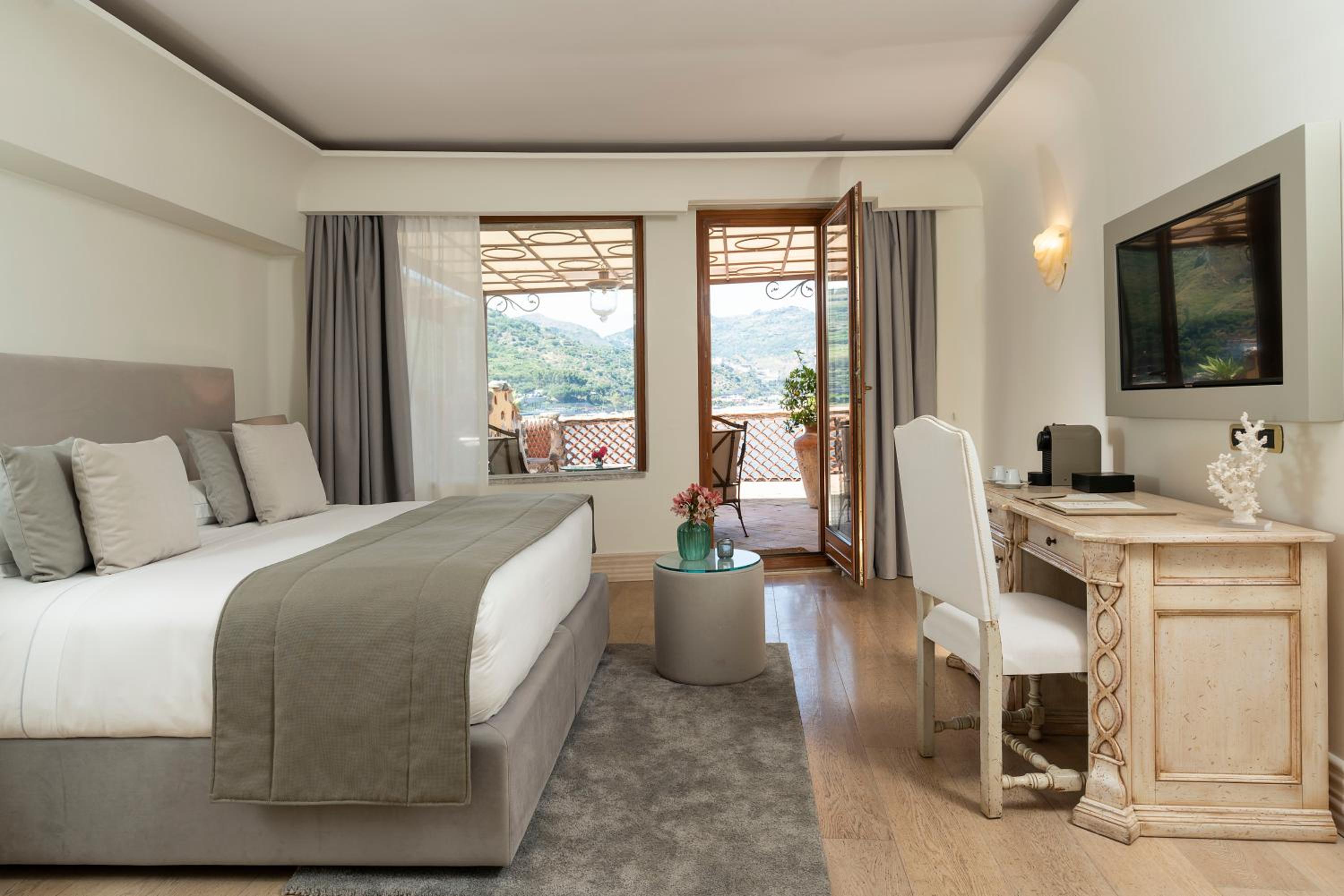 Deluxe Double or Twin Room with Sea View - Photo 3