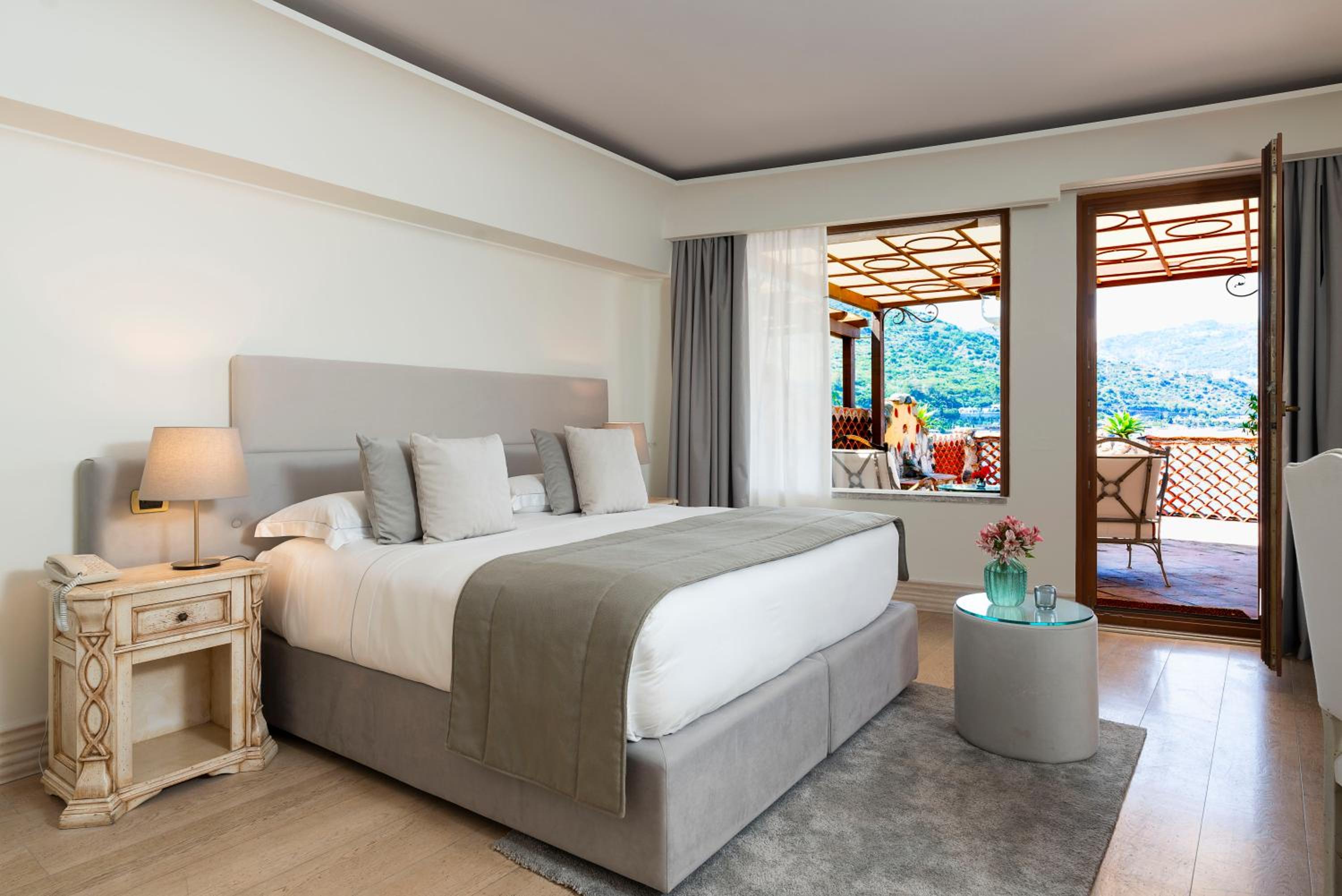 Deluxe Double or Twin Room with Sea View - Photo 1