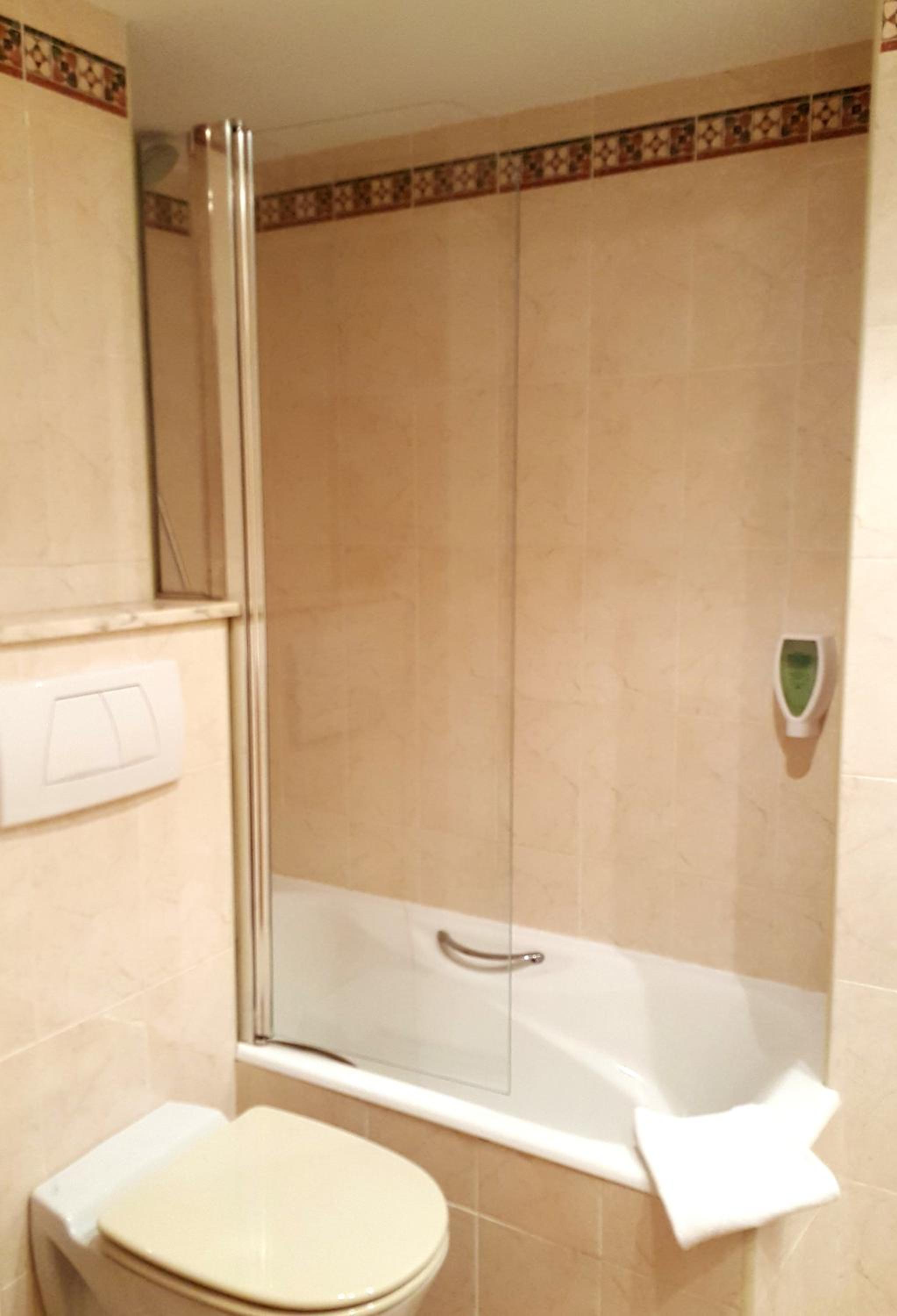 Double Room with Balcony - Photo 4