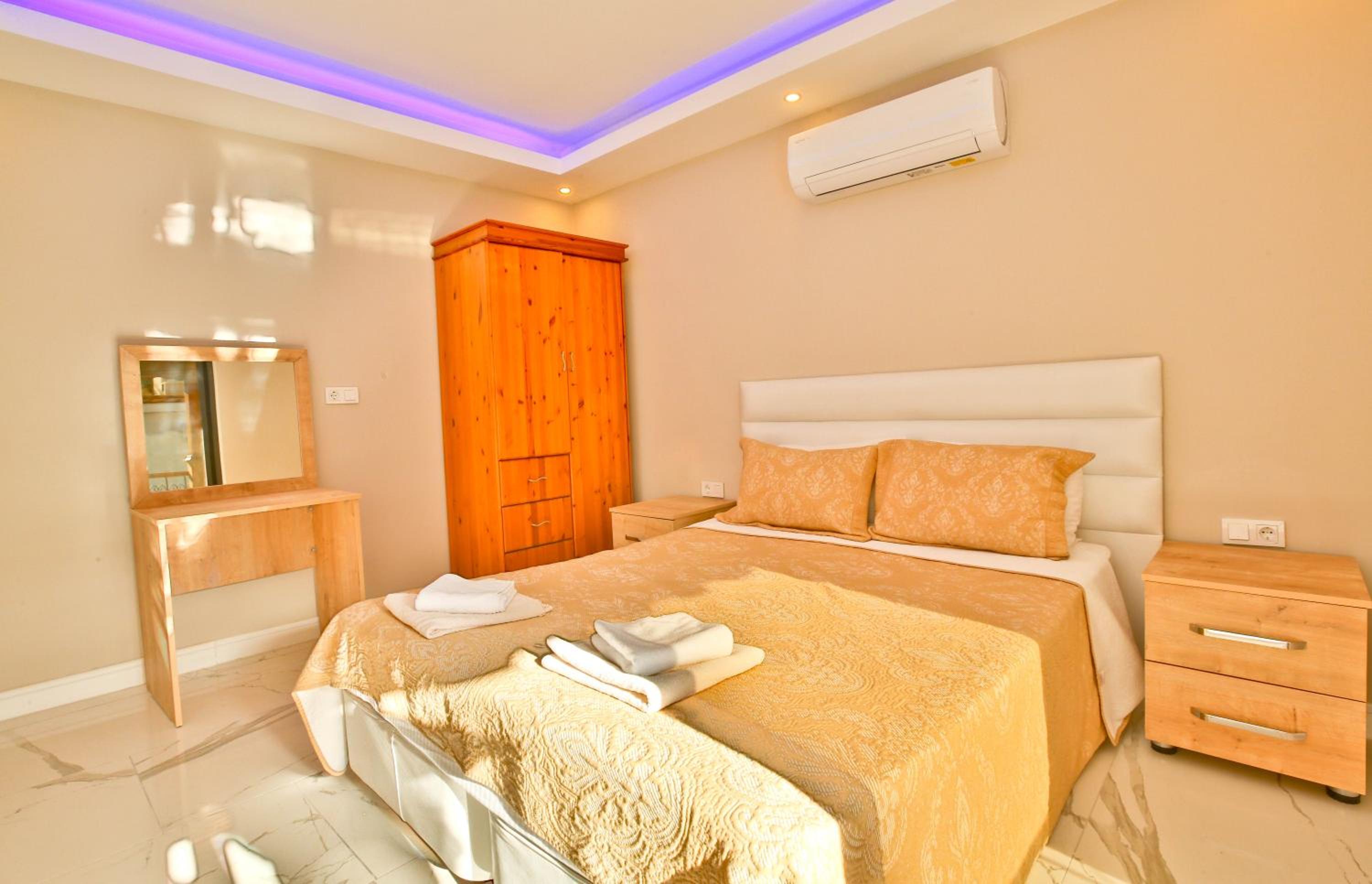 Apartment with Pool View  - Photo 38