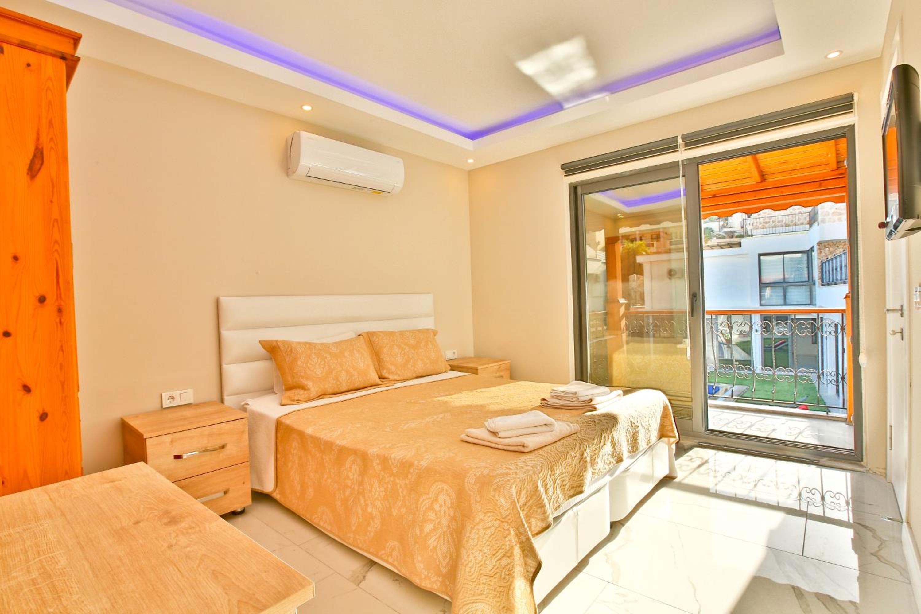 Apartment with Pool View  - Photo 37