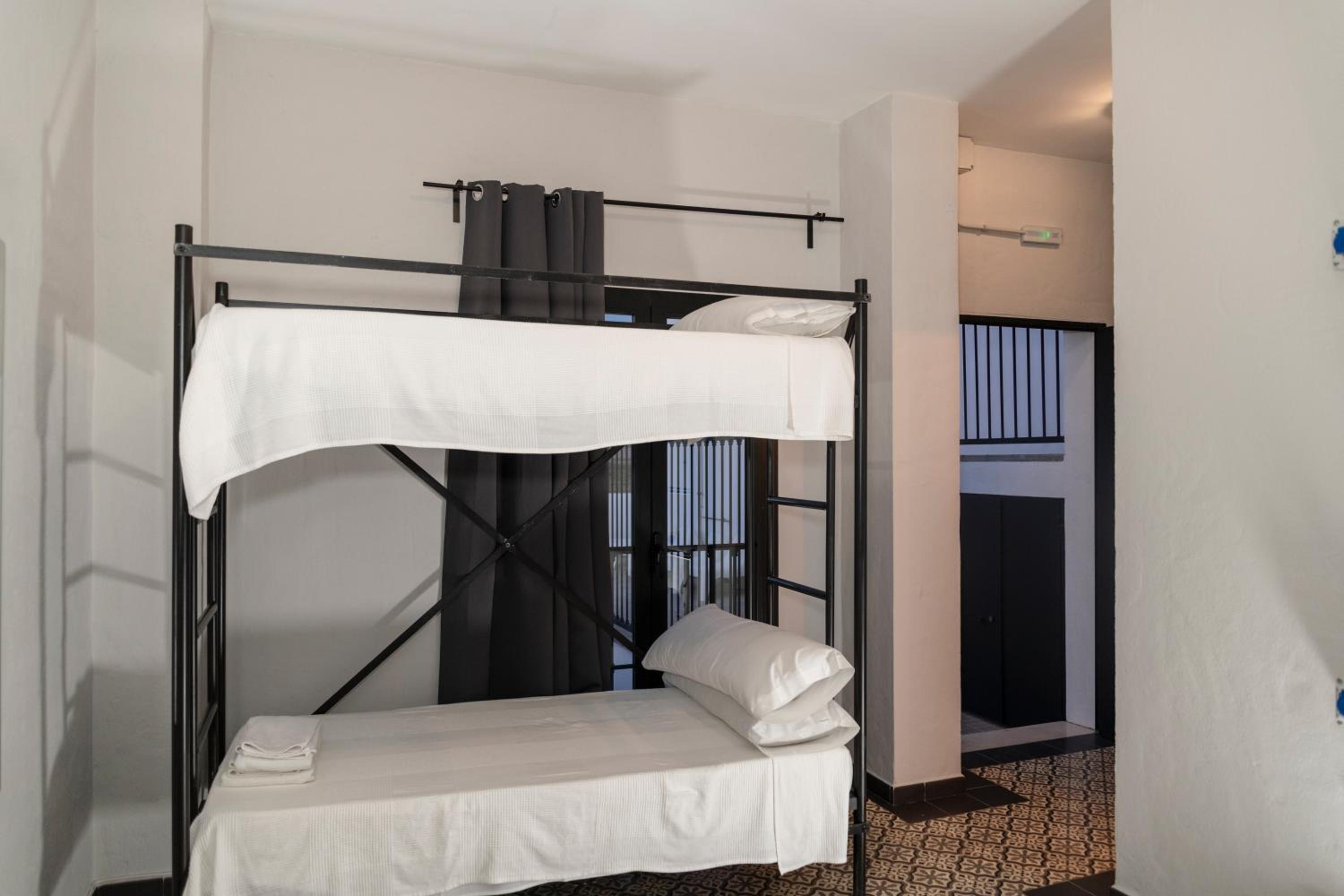 Economy Quadruple Room - Photo 1