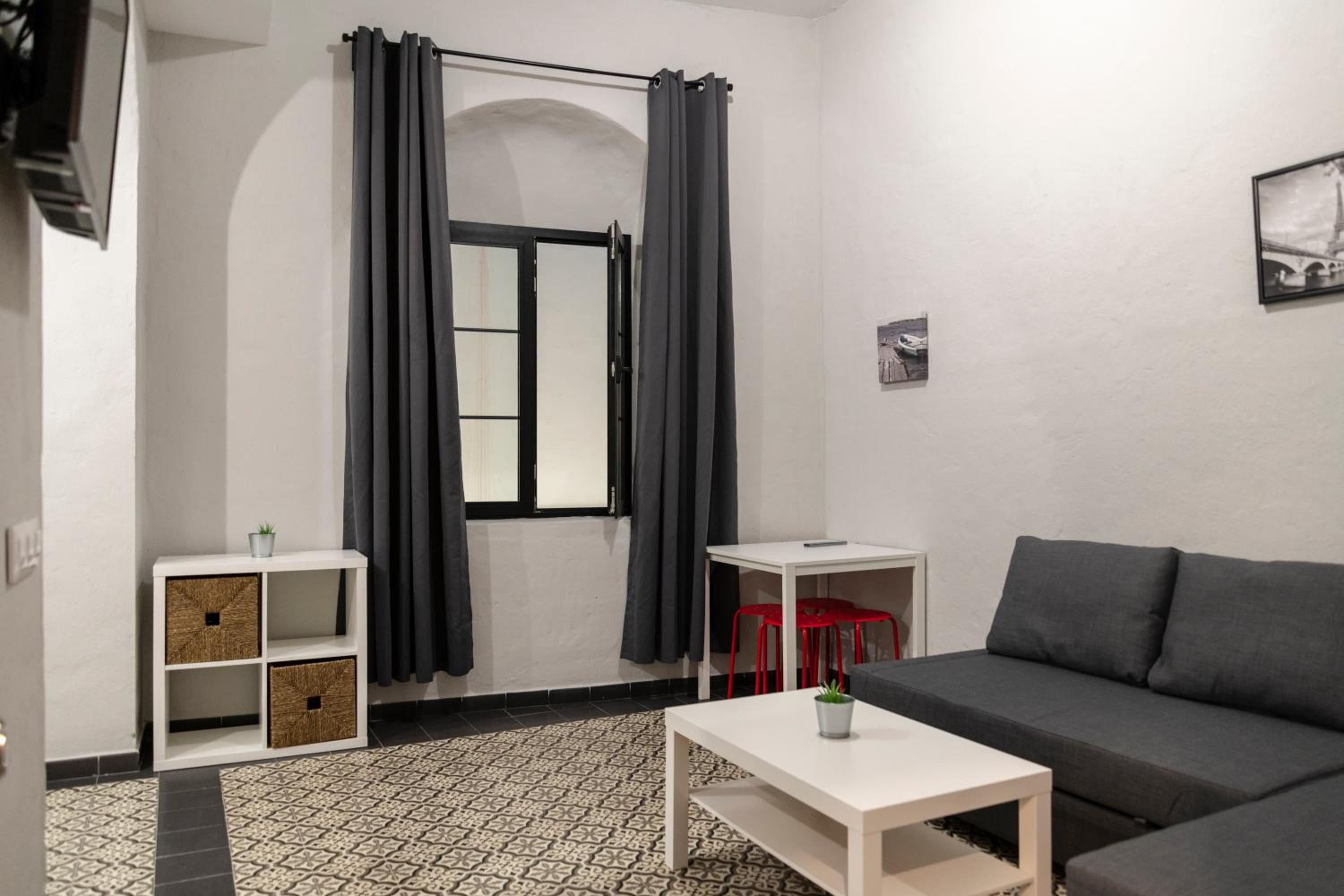 Family Apartment (2 Adults + 2 Children) - Photo 6