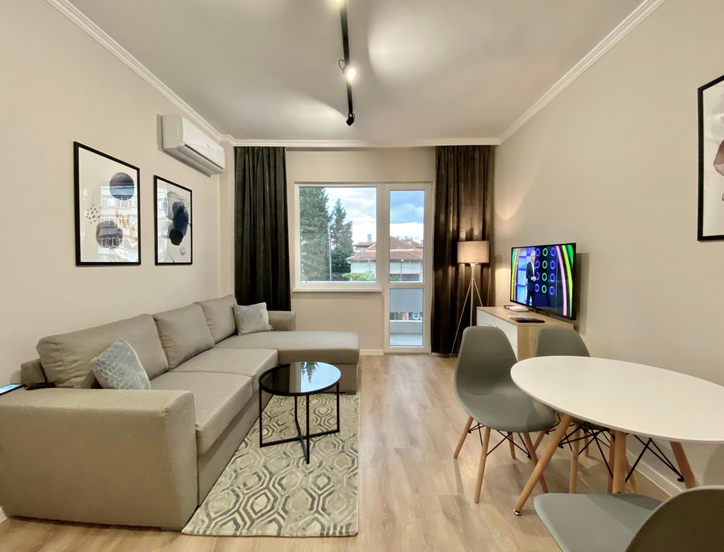 One-Bedroom Apartment photo 1