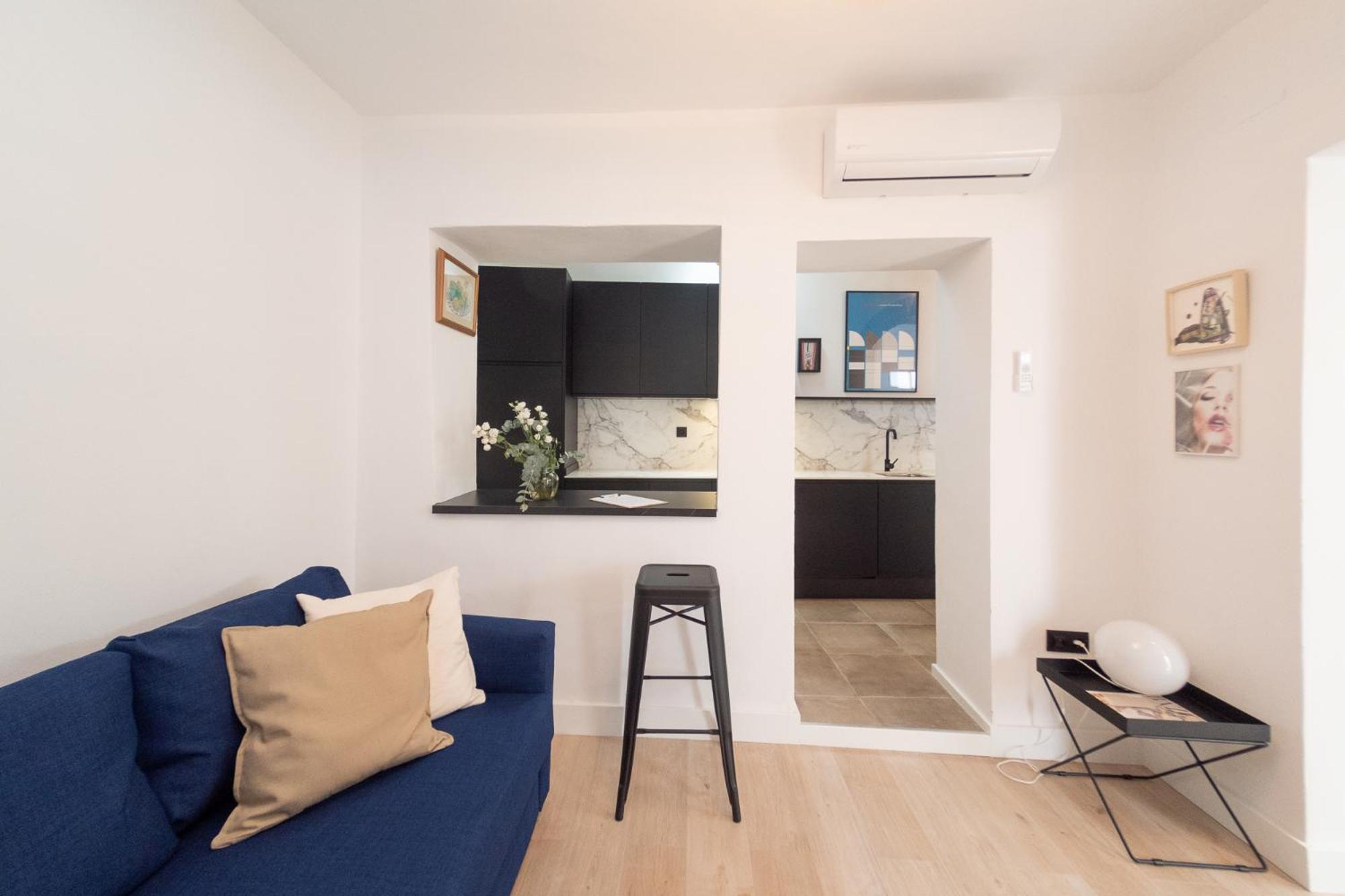 One-Bedroom Apartment - Photo 1