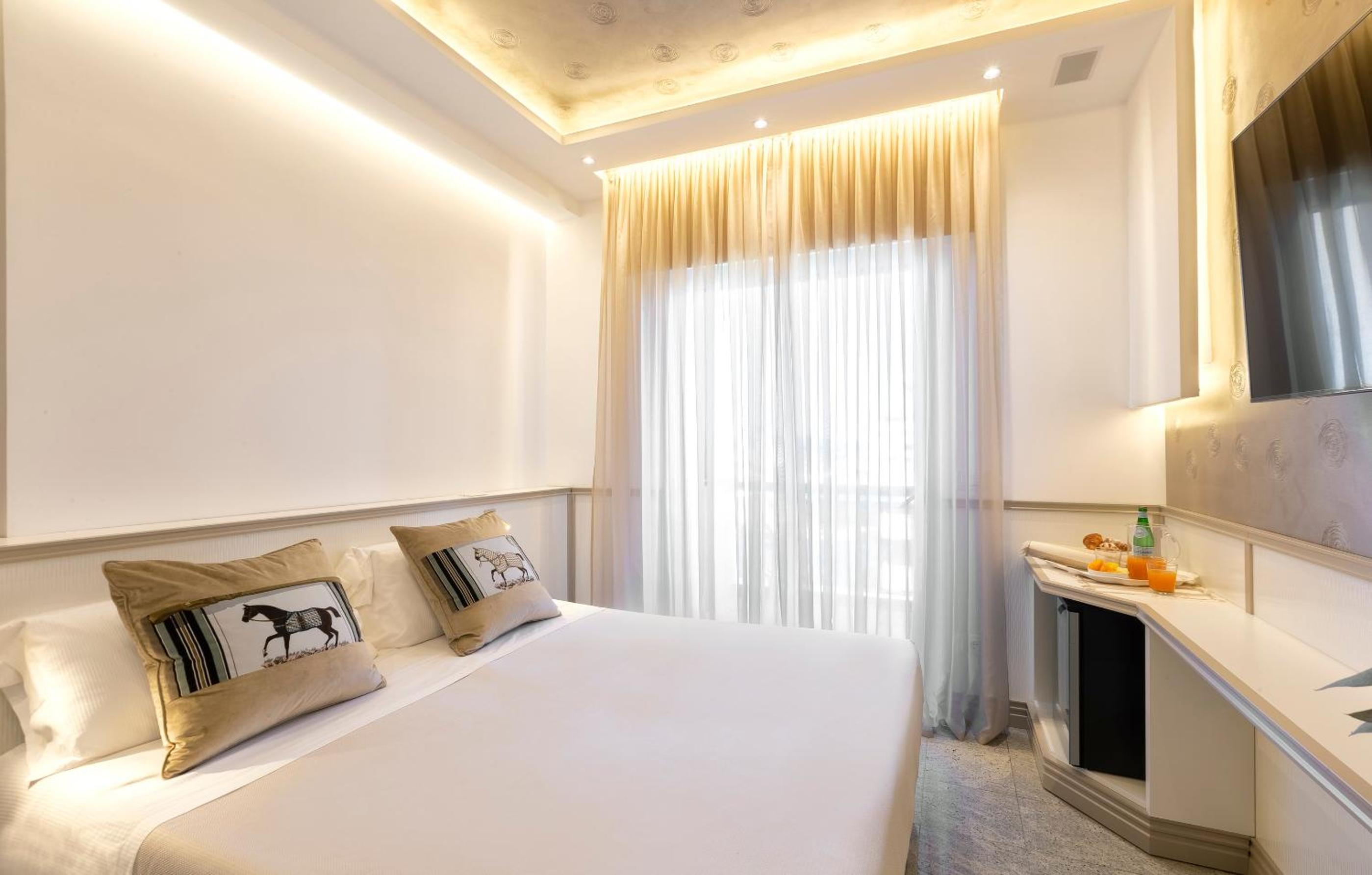 Prestige Triple Room - Photo 3