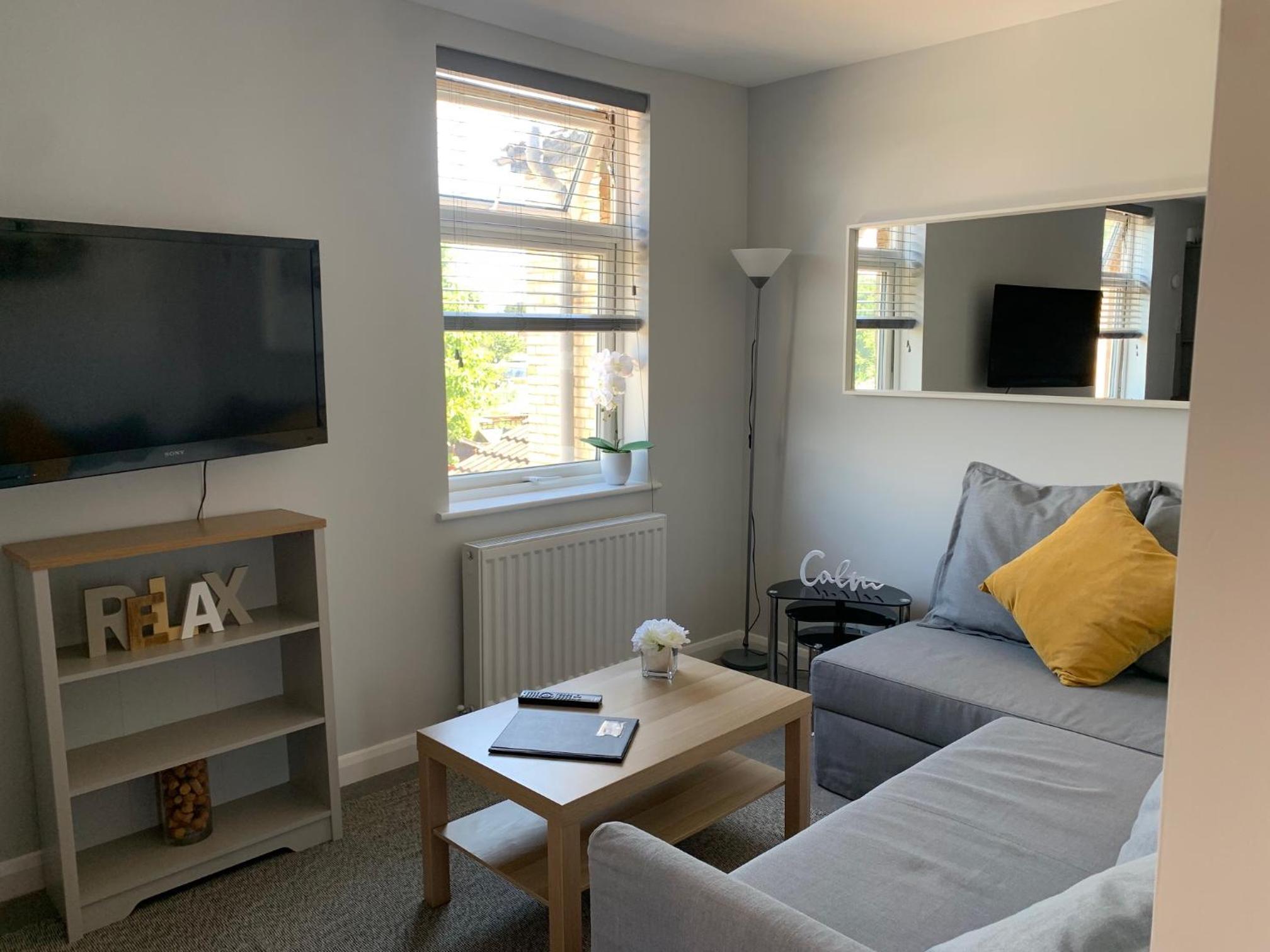 One-Bedroom Apartment photo 1
