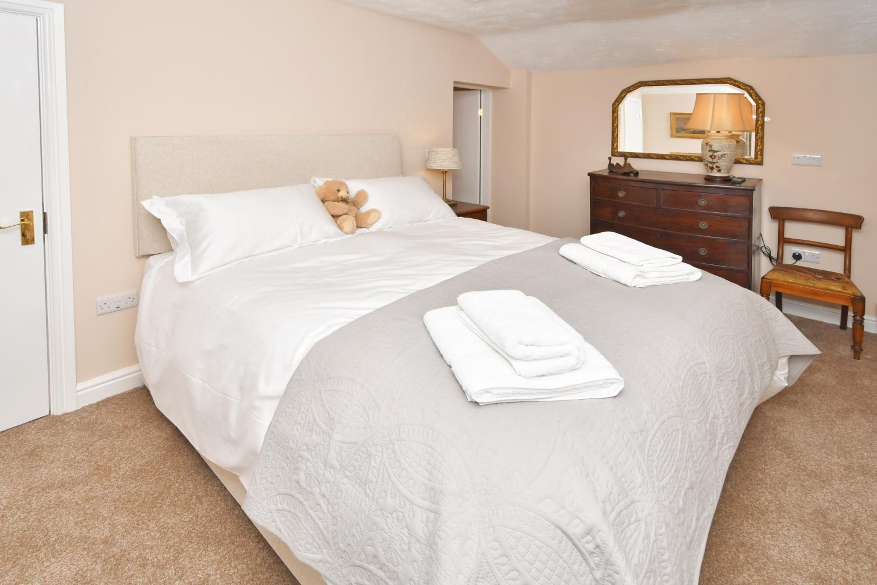 Deluxe Family Room - Photo 2