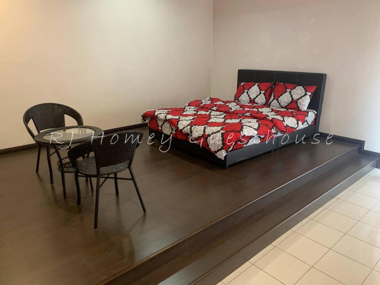 Four-Bedroom House photo 1