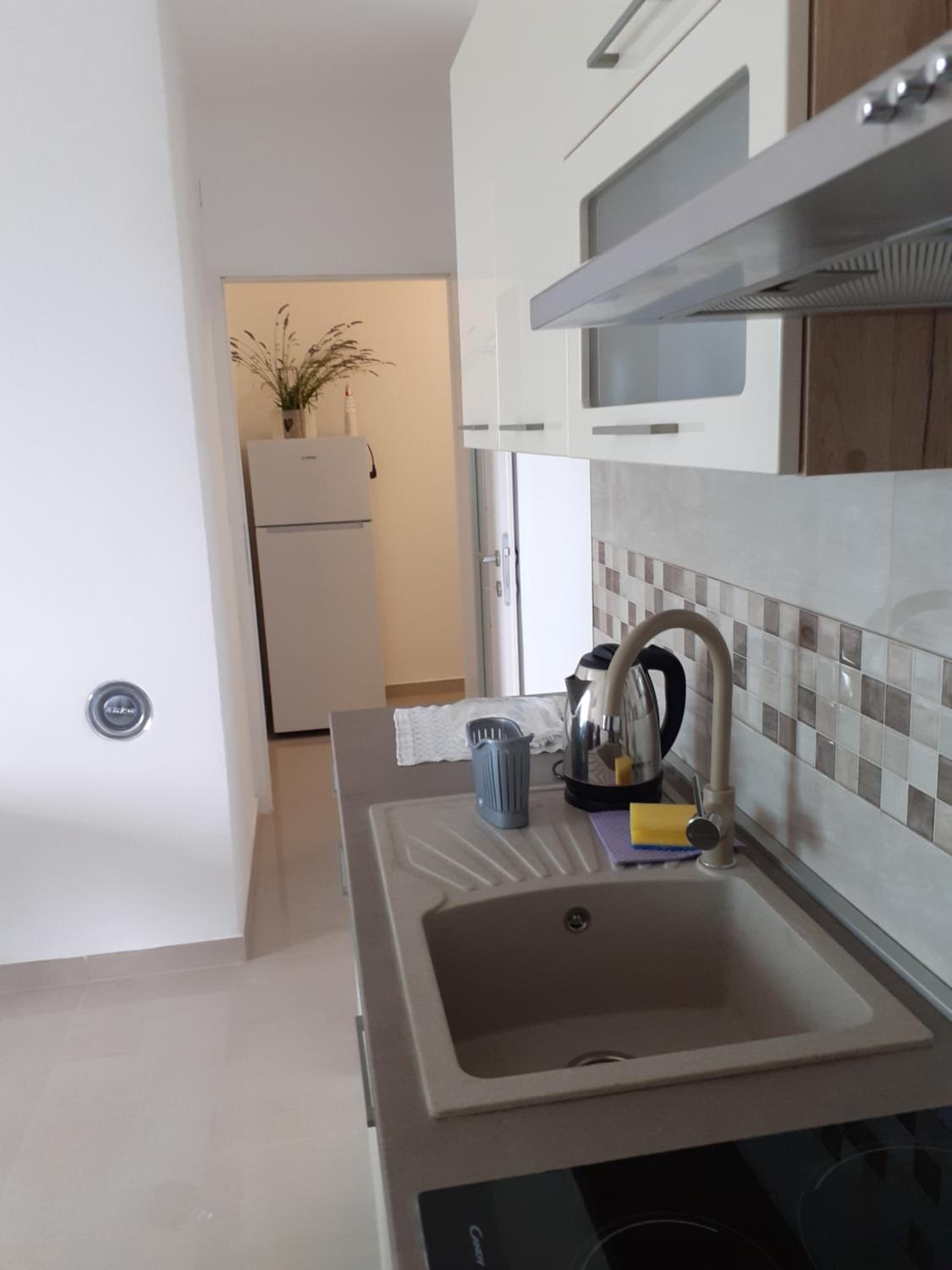 One-Bedroom Apartment - Photo 2