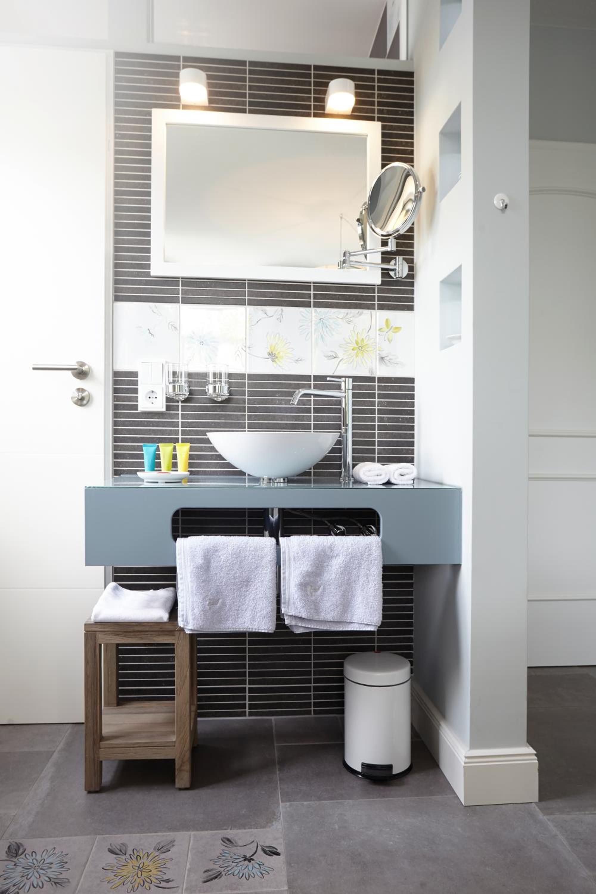 Double Room with Balcony - Photo 16