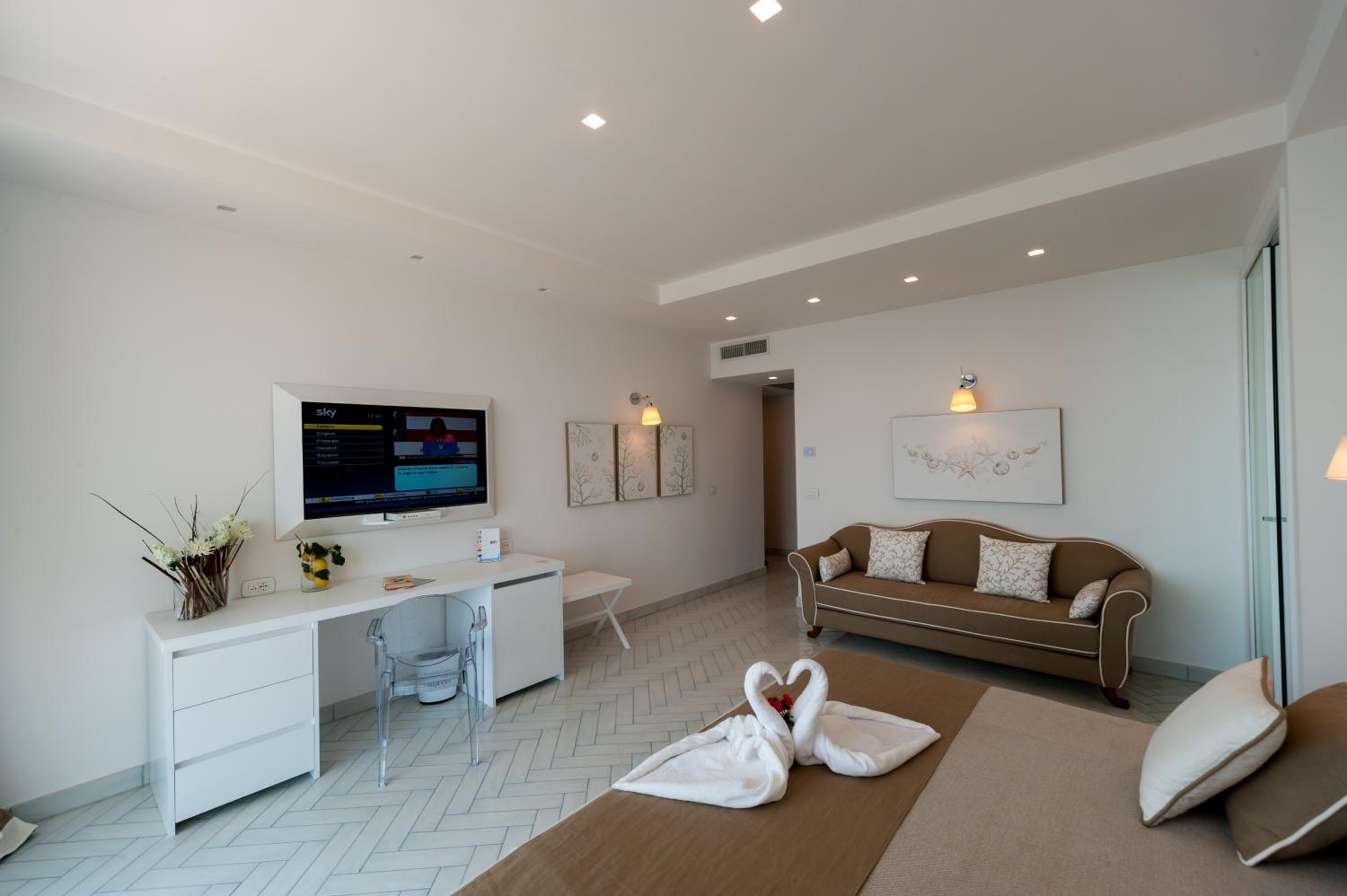 Suite - Photo 4