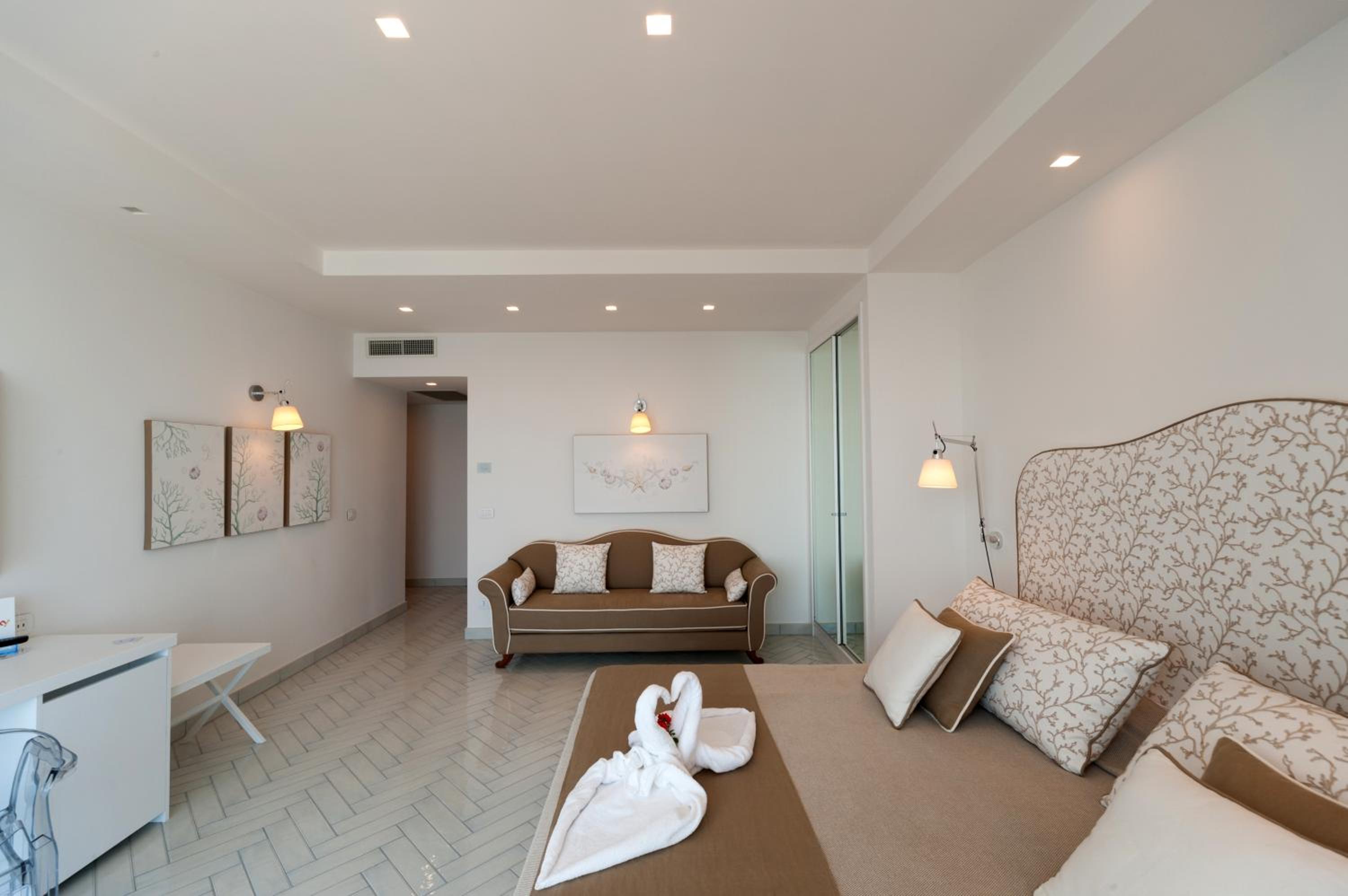 Suite - Photo 12