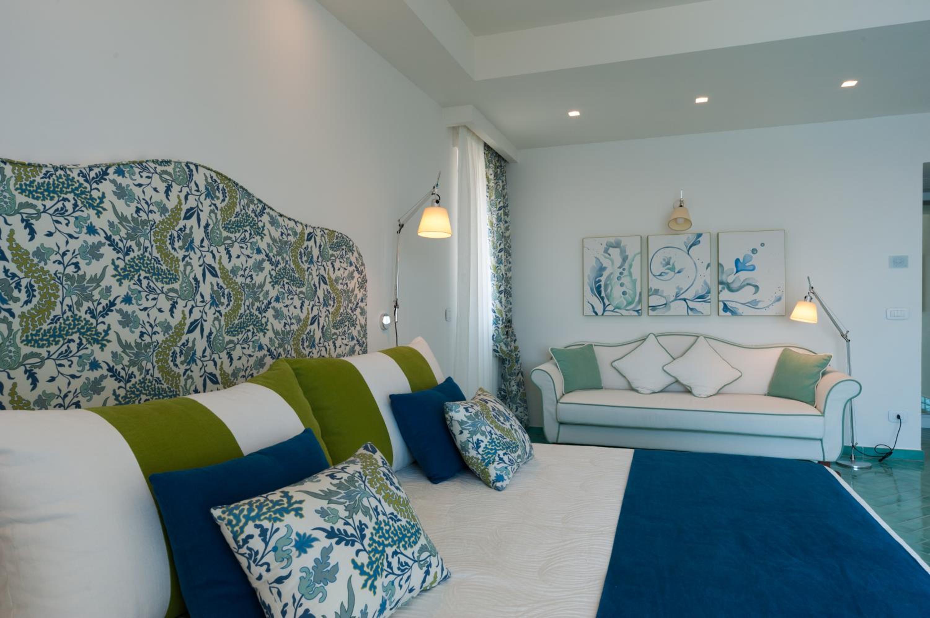 Suite - Photo 11