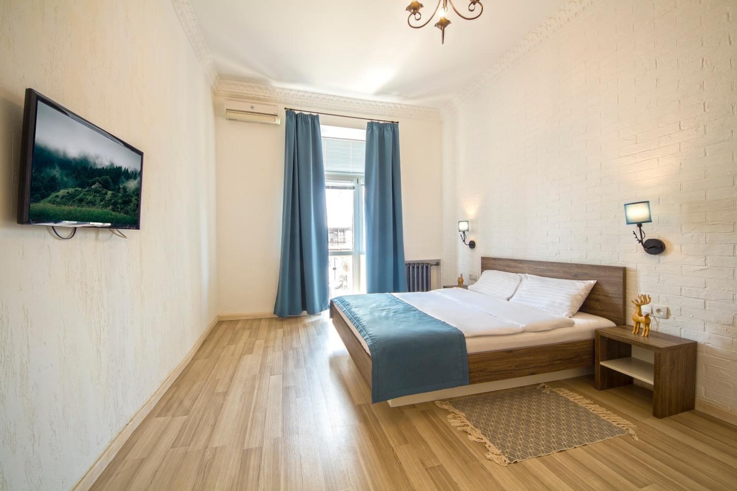 Deluxe Apartment with balcony and city view - Khreschatyk Str., 29 photo 1