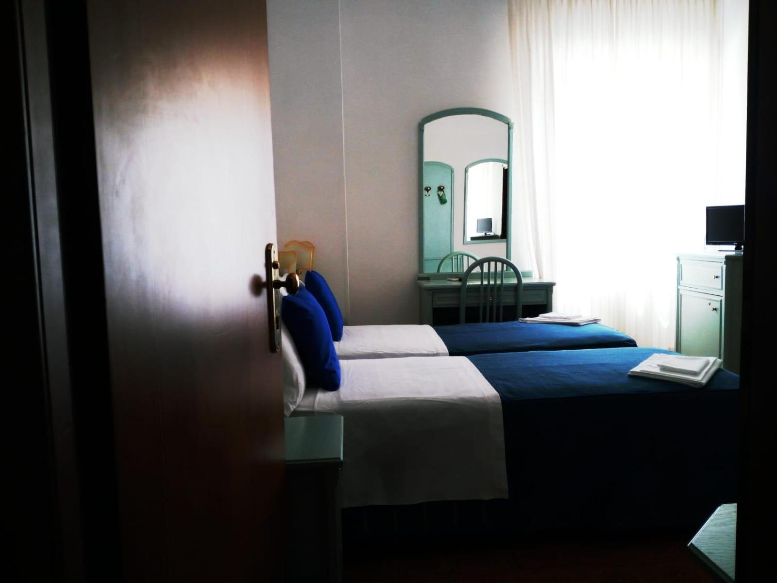 Superior Double or Twin Room with Beach Package photo 3