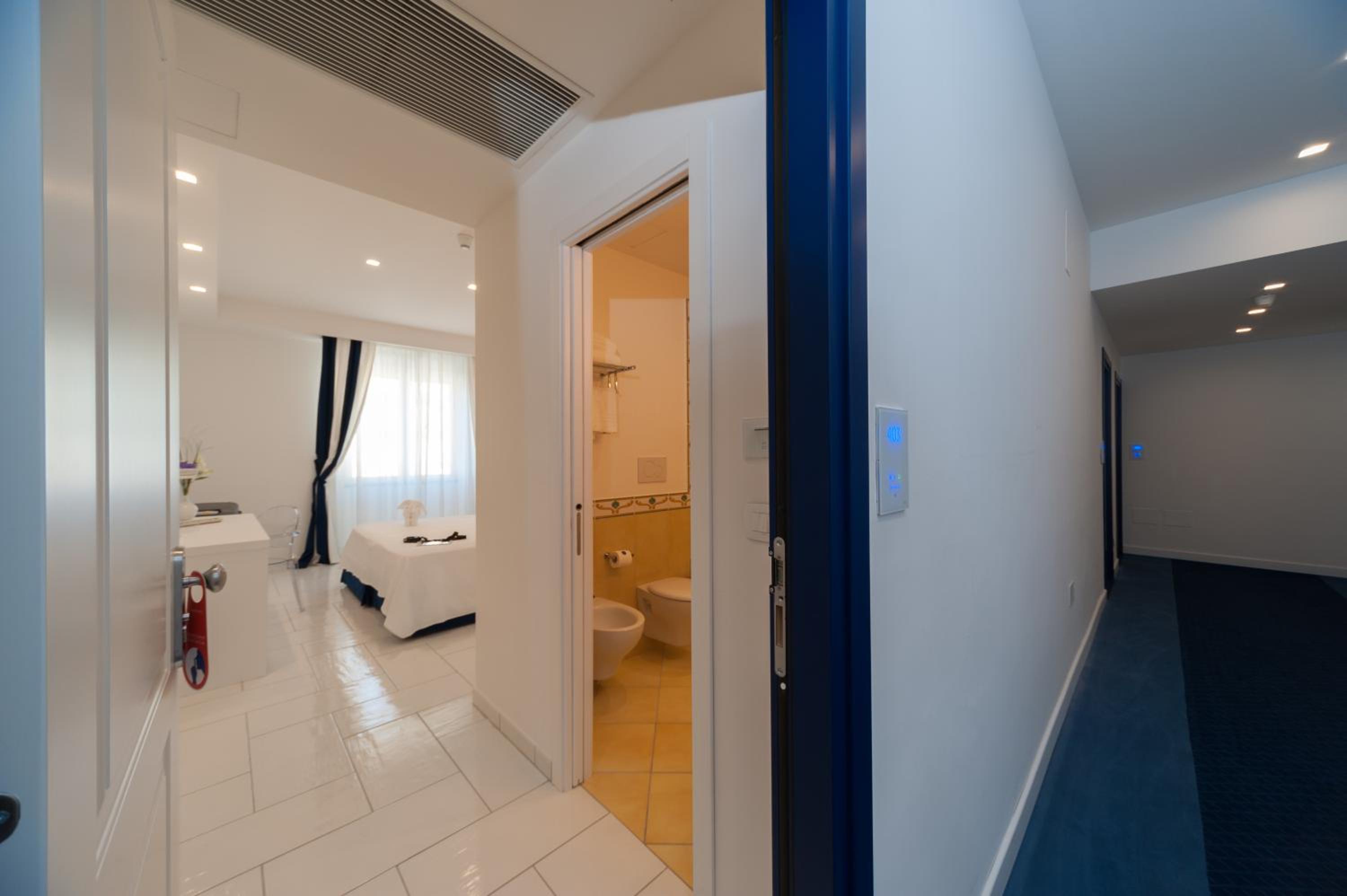 Classic Double Room - Photo 8
