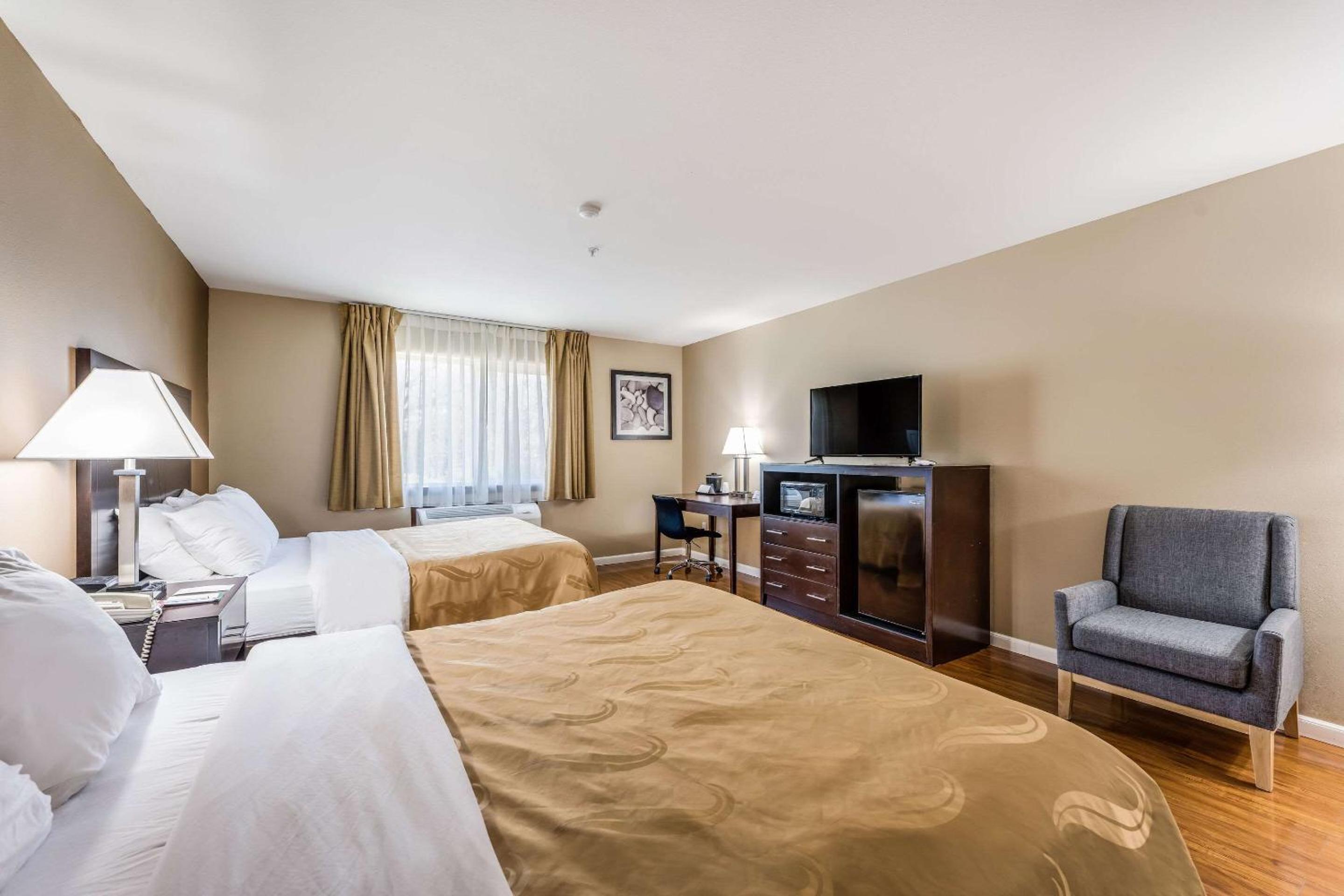 Queen Room with Two Queen Beds - Non-Smoking - Photo 1