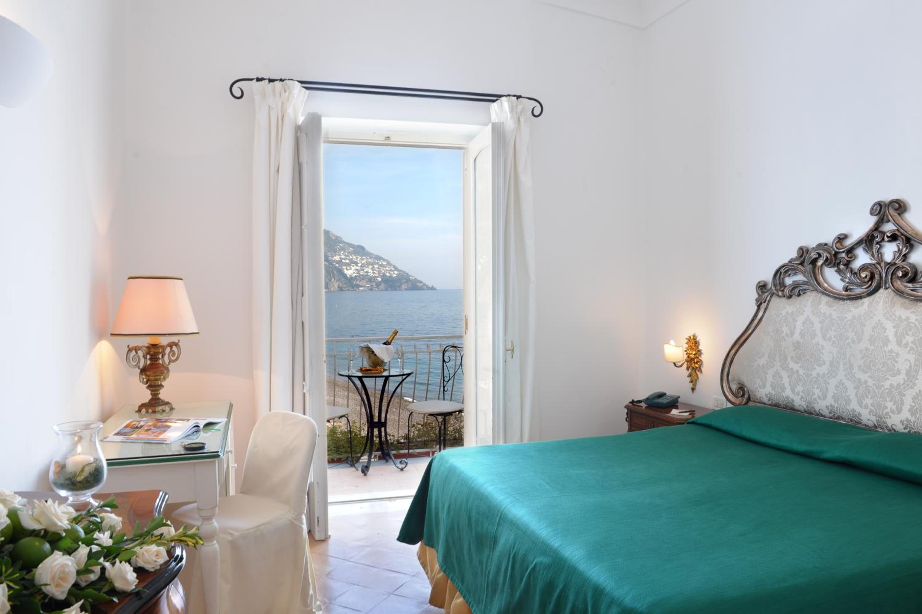 Classic Double Room with Balcony - Photo 3
