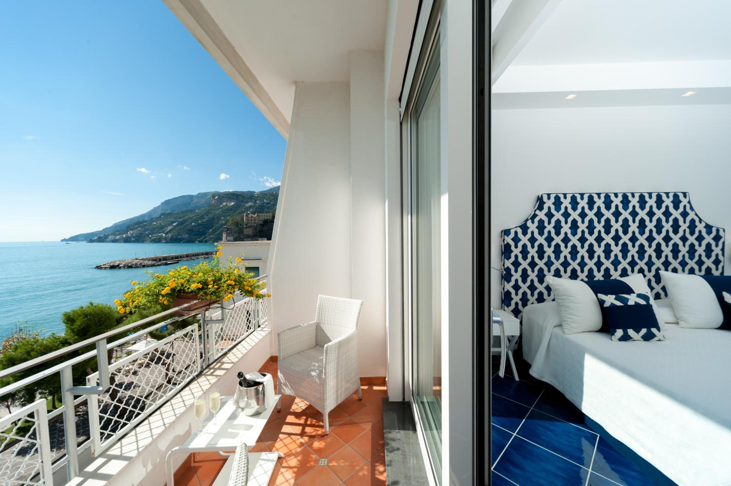 Deluxe Double or Twin Room with Balcony and Sea View - Photo 6