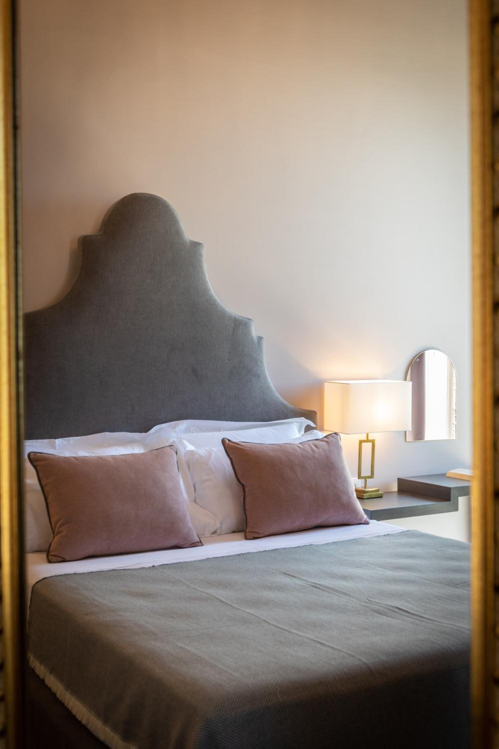 Deluxe Double Room with Balcony photo 1