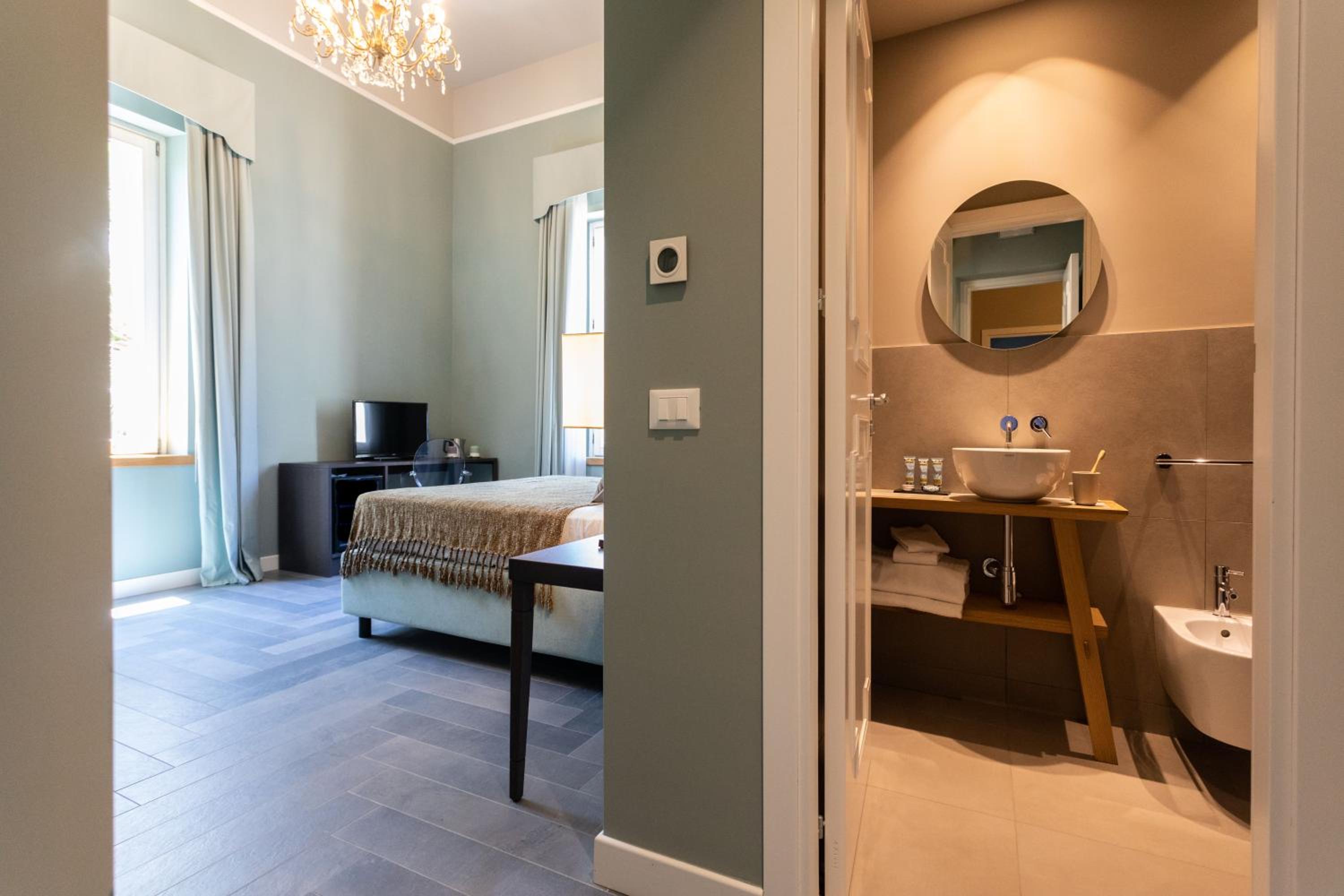 Deluxe Double Room - Photo 15